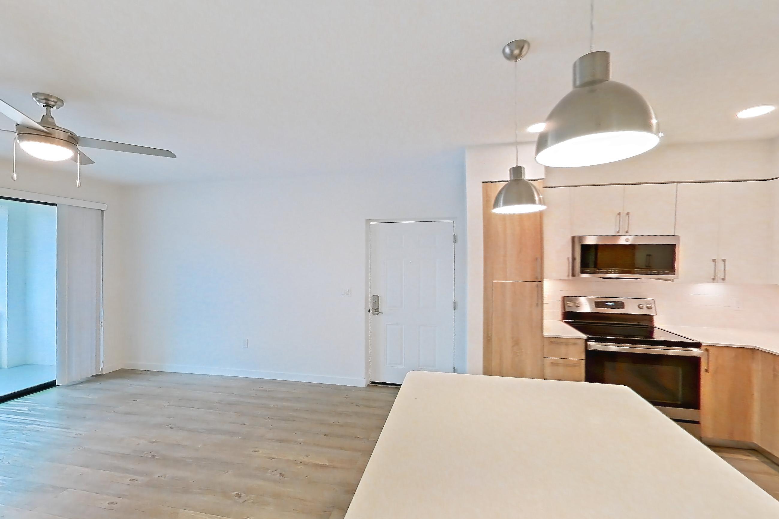 KITCHEN ISLAND CORNER
