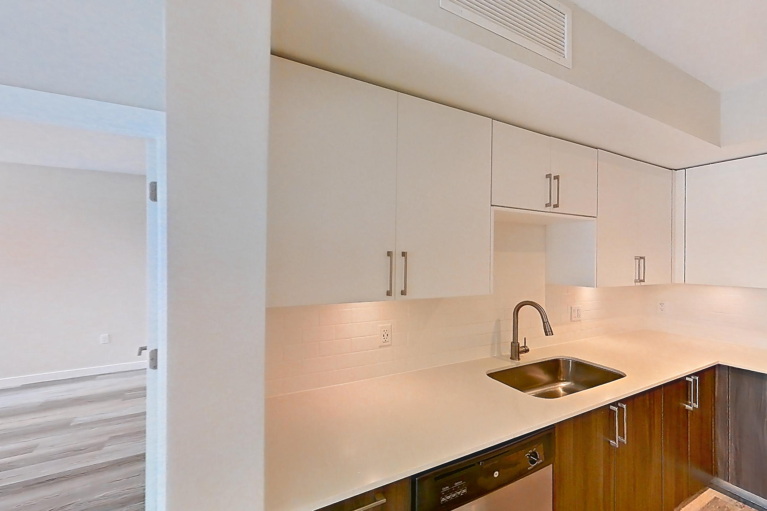 KITCHEN ISLAND CORNER 2