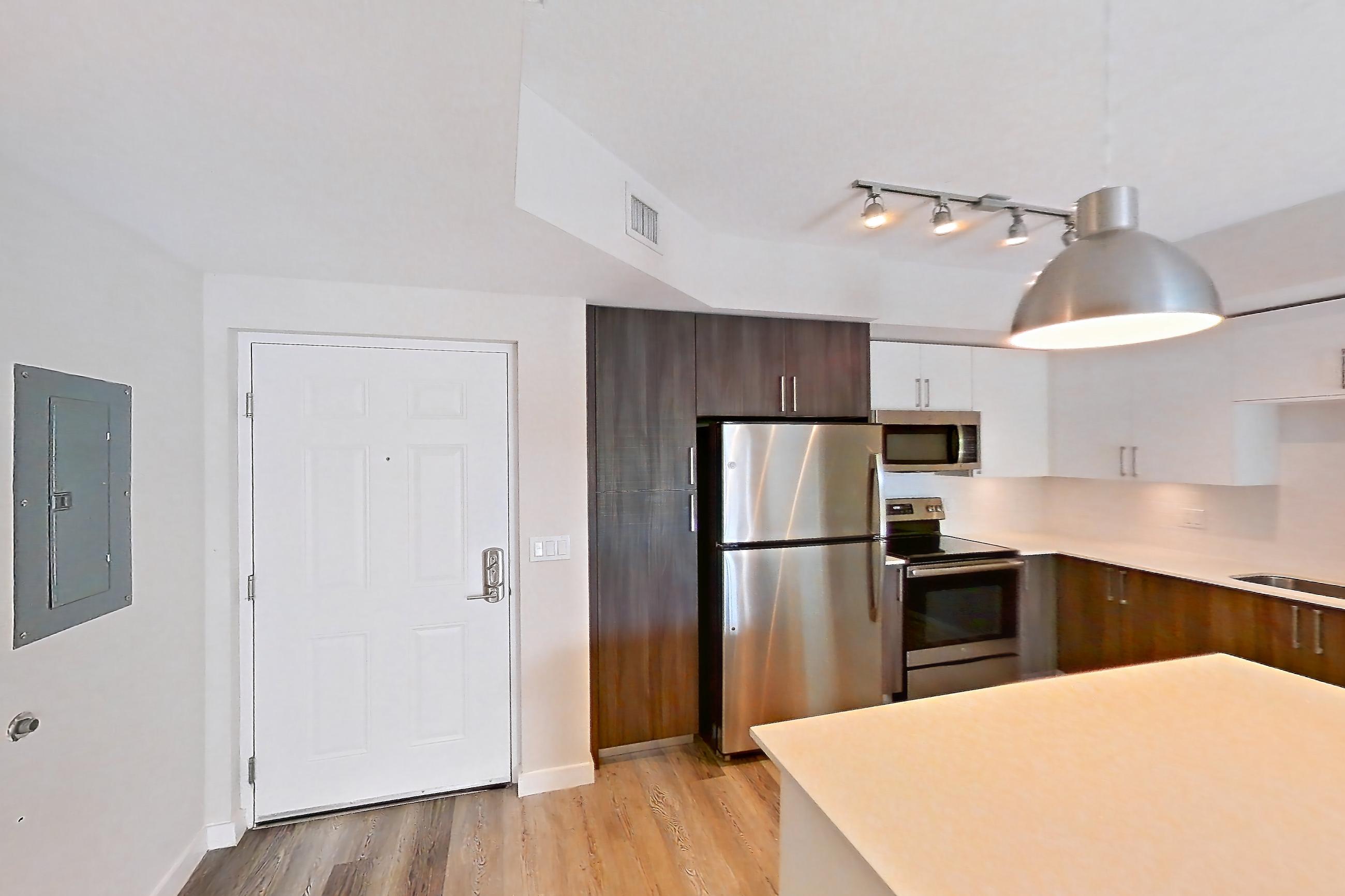 KITCHEN ISLAND CORNER 1