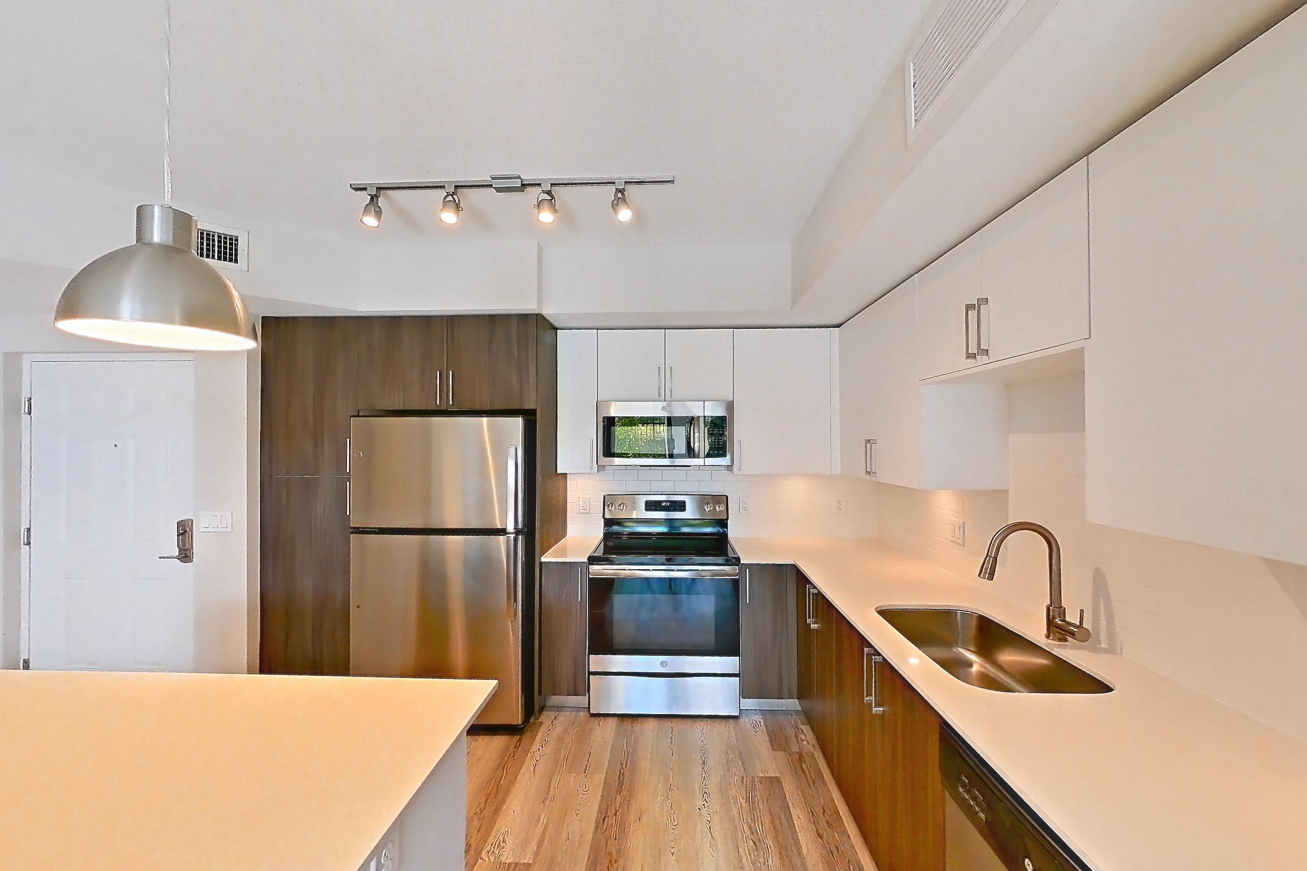 KITCHEN ISLAND CORNER 2