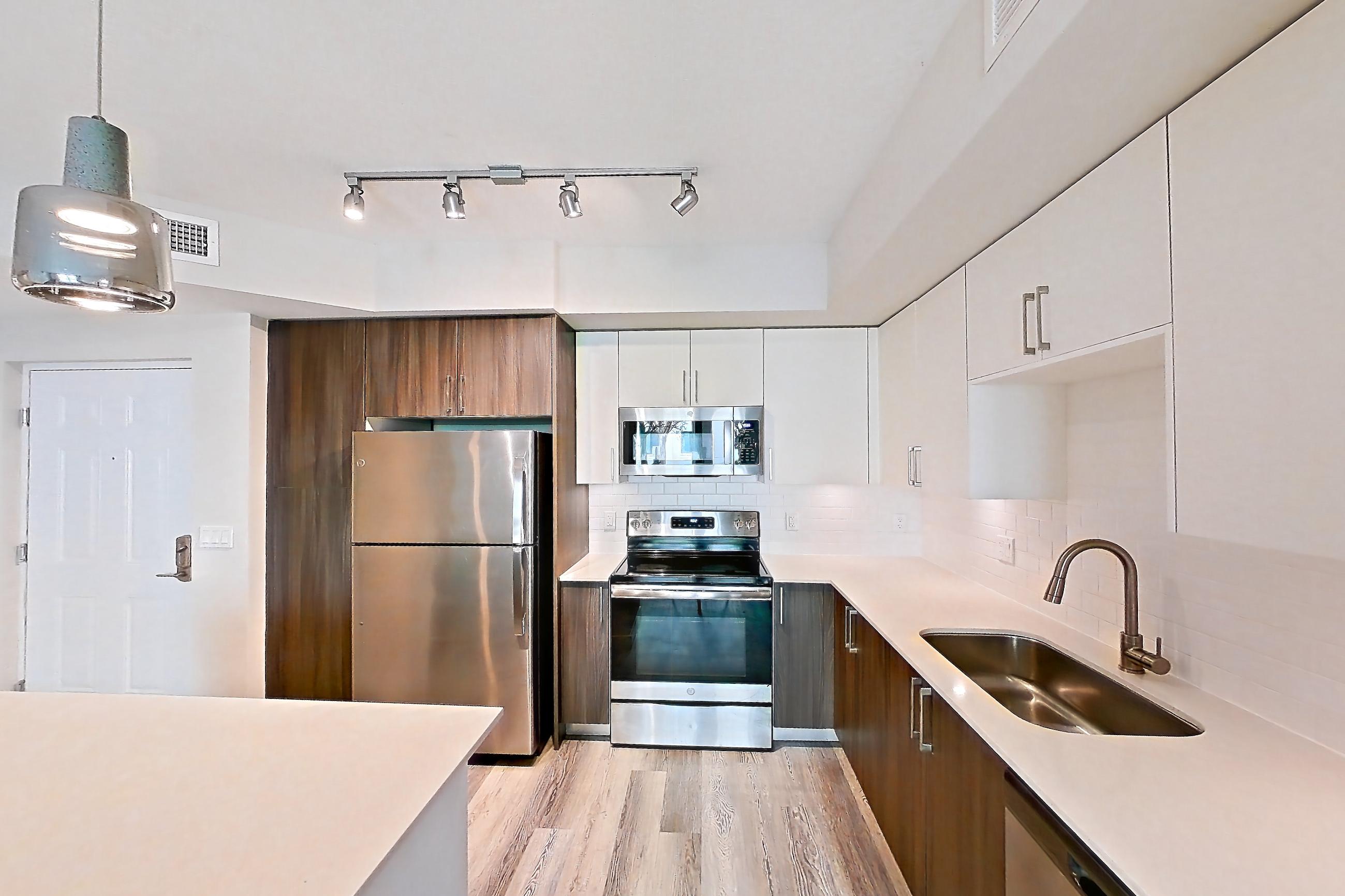 KITCHEN ISLAND CORNER 2