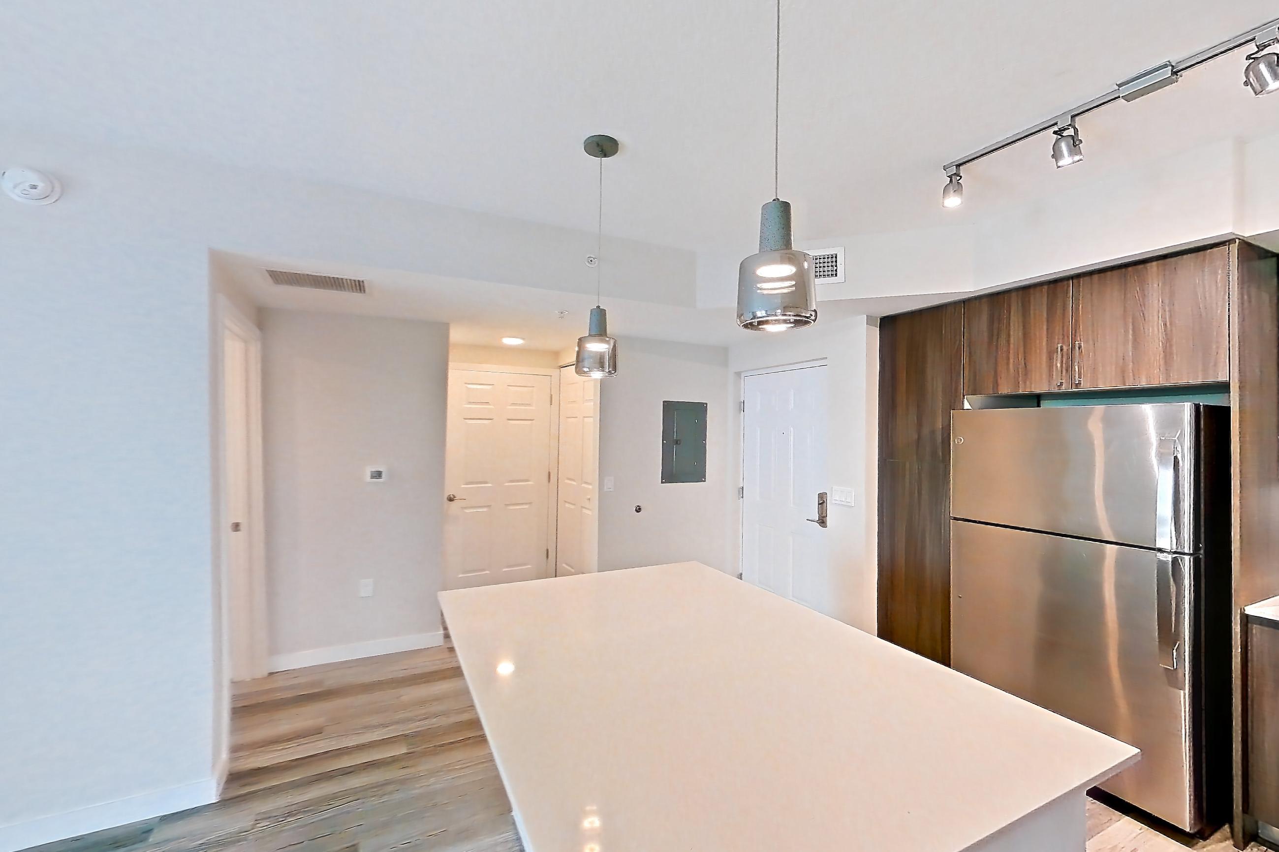 KITCHEN ISLAND CORNER 2