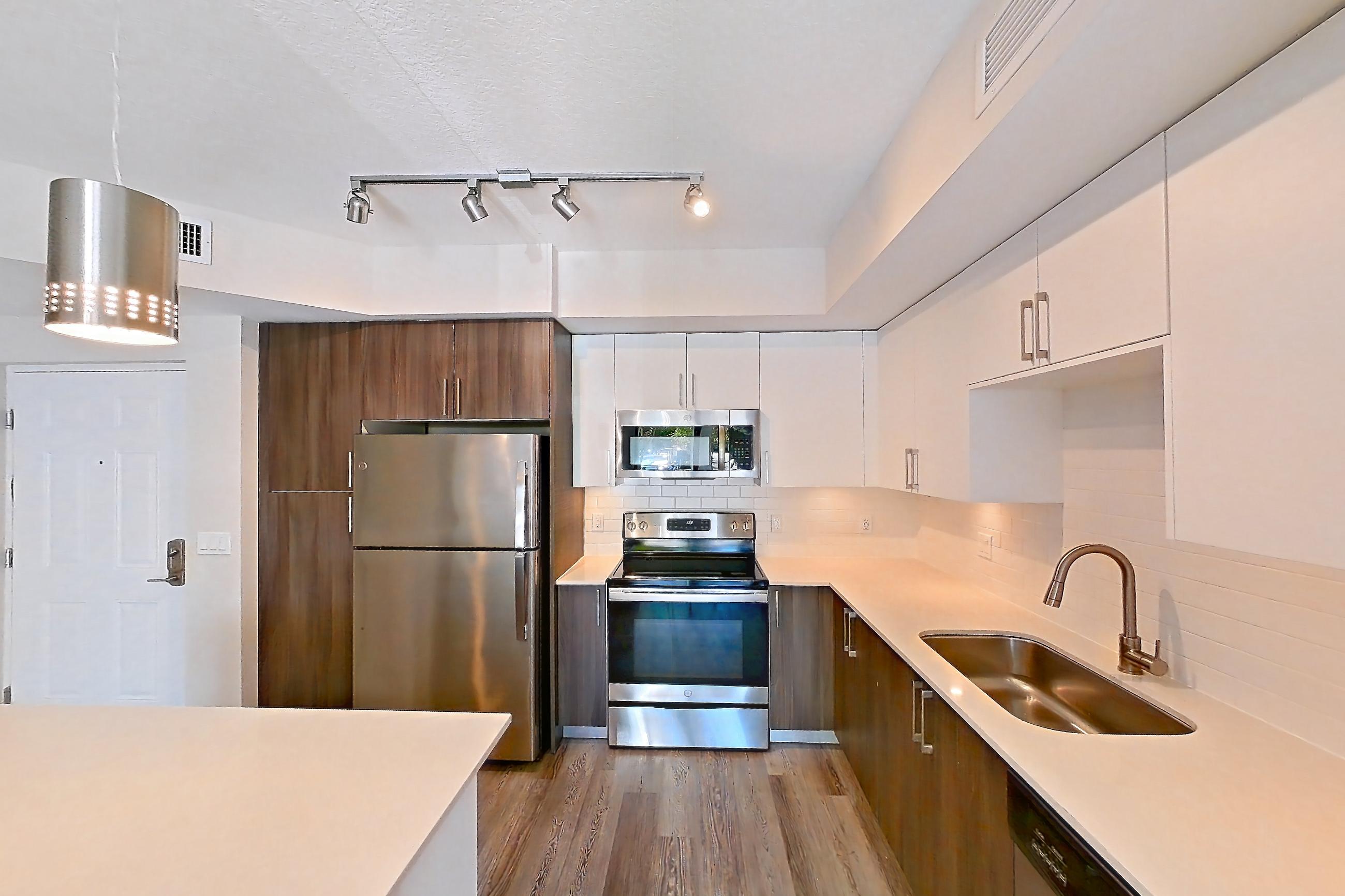 KITCHEN ISLAND CORNER 2