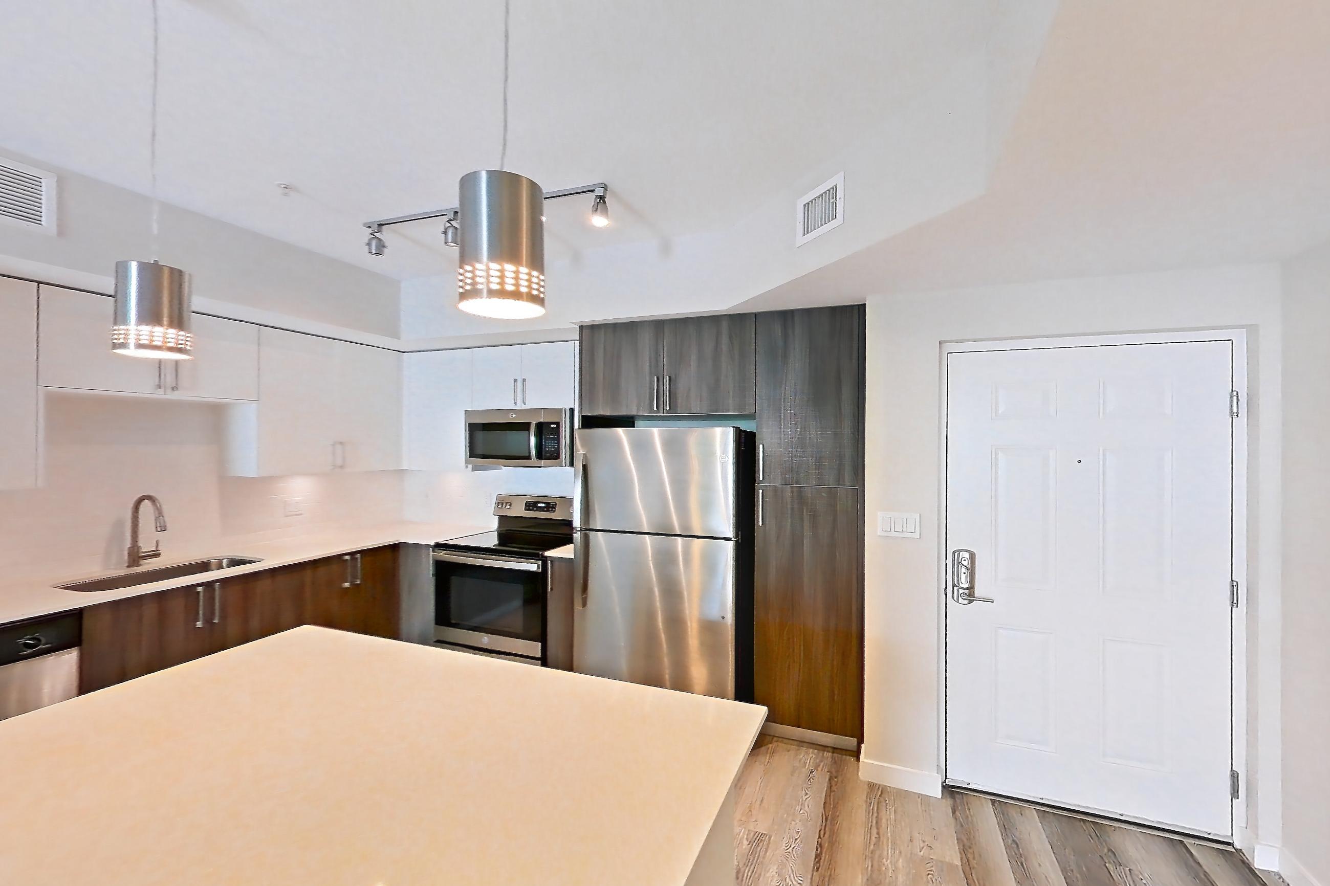 KITCHEN ISLAND CORNER 1