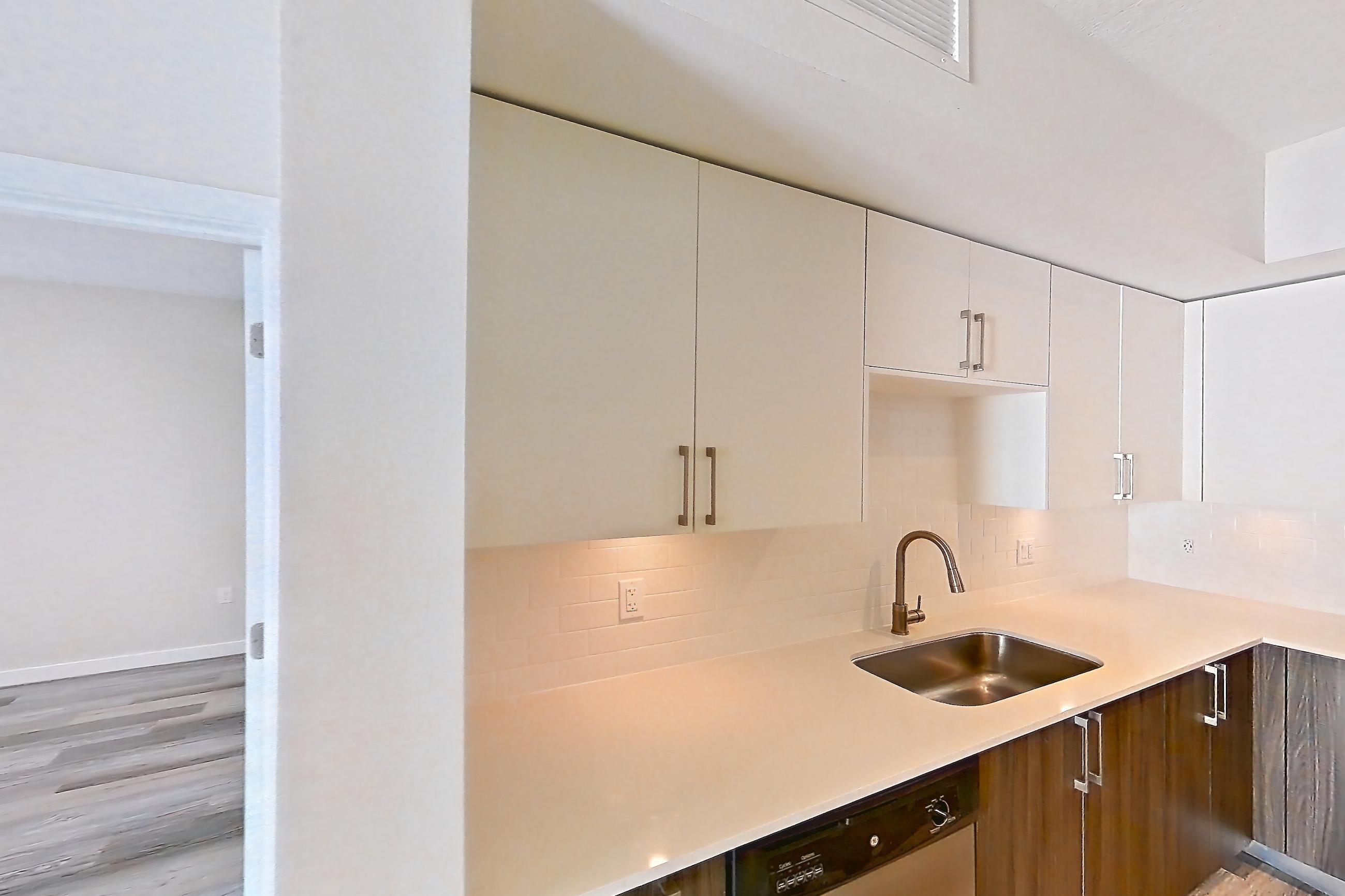 KITCHEN ISLAND CORNER 2