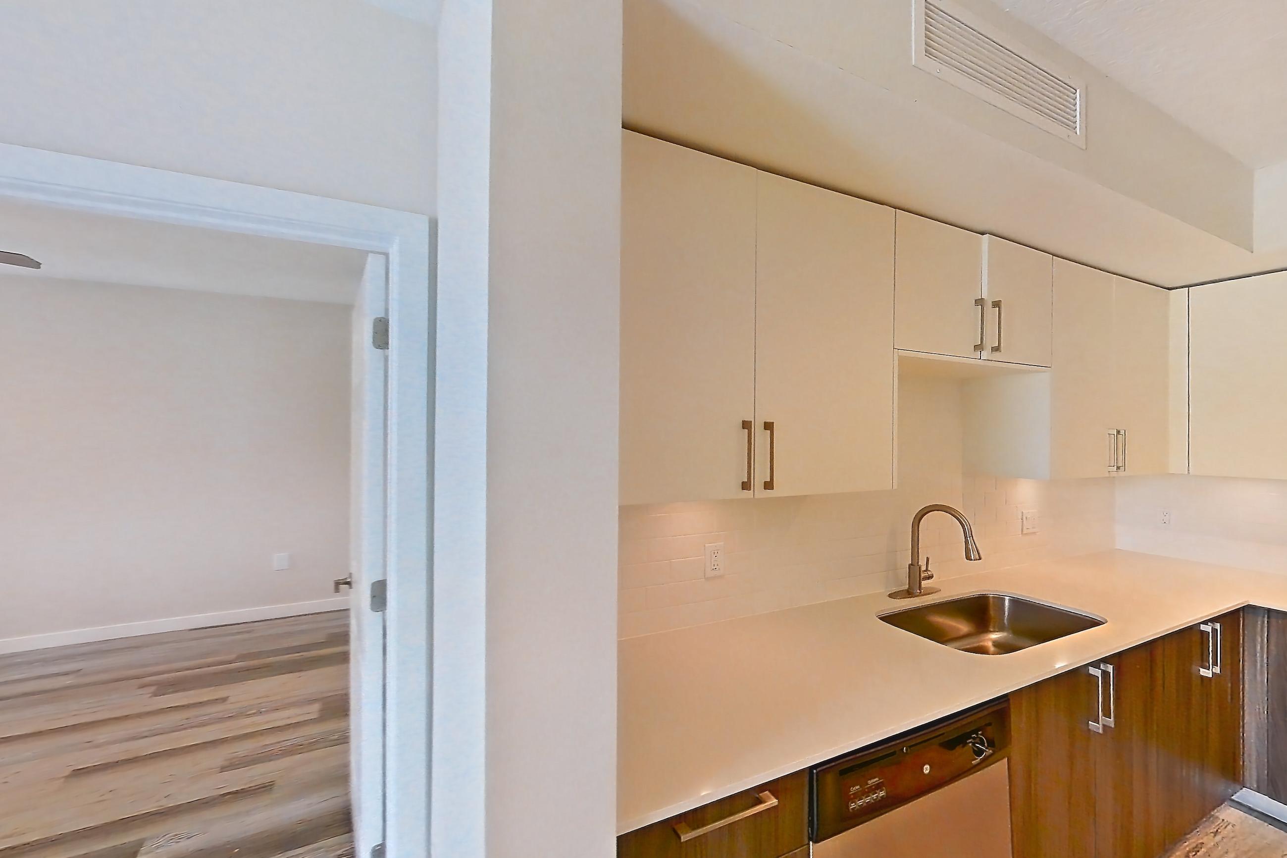 KITCHEN ISLAND CORNER 2