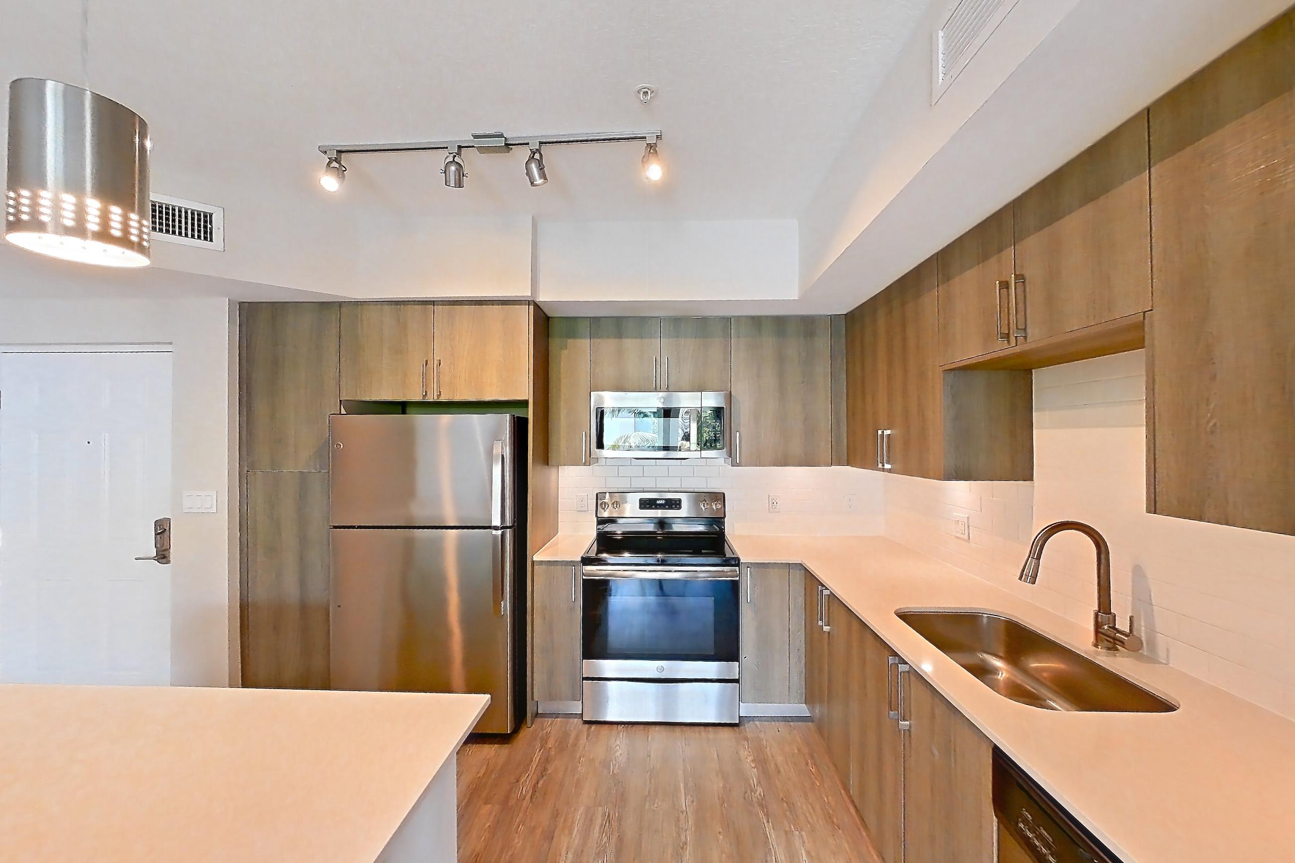 KITCHEN ISLAND CORNER 2