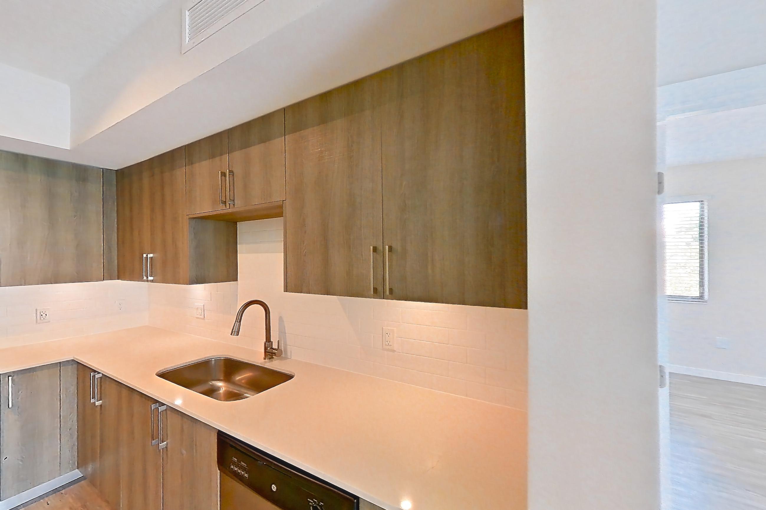KITCHEN ISLAND CORNER 2
