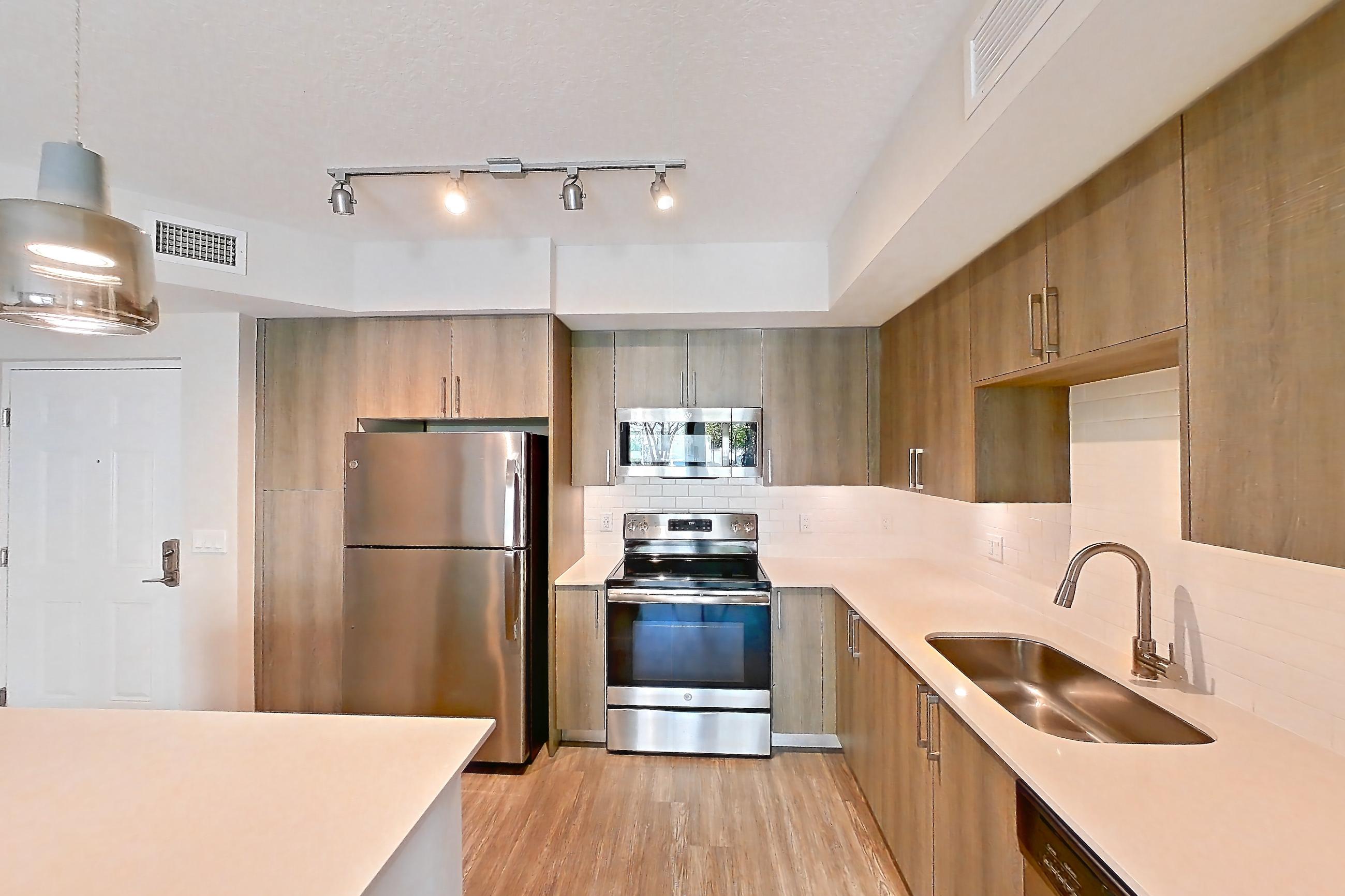 KITCHEN ISLAND CORNER 2