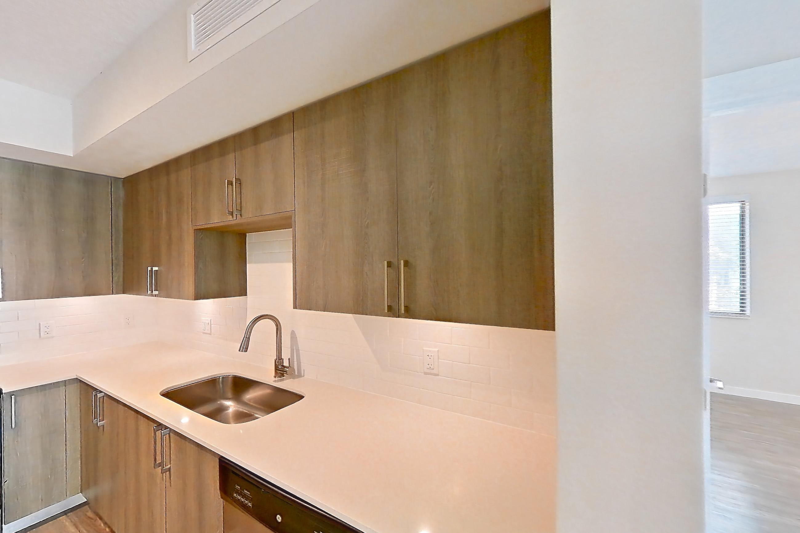 KITCHEN ISLAND CORNER 2
