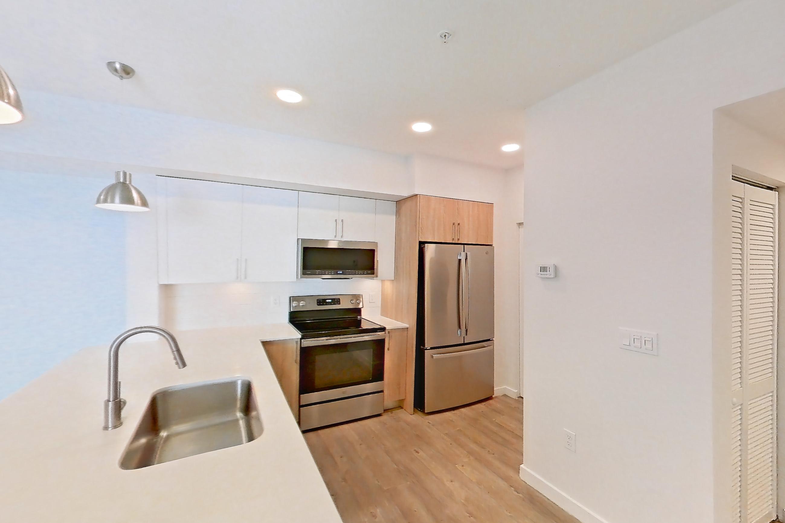 KITCHEN ENTRYWAY