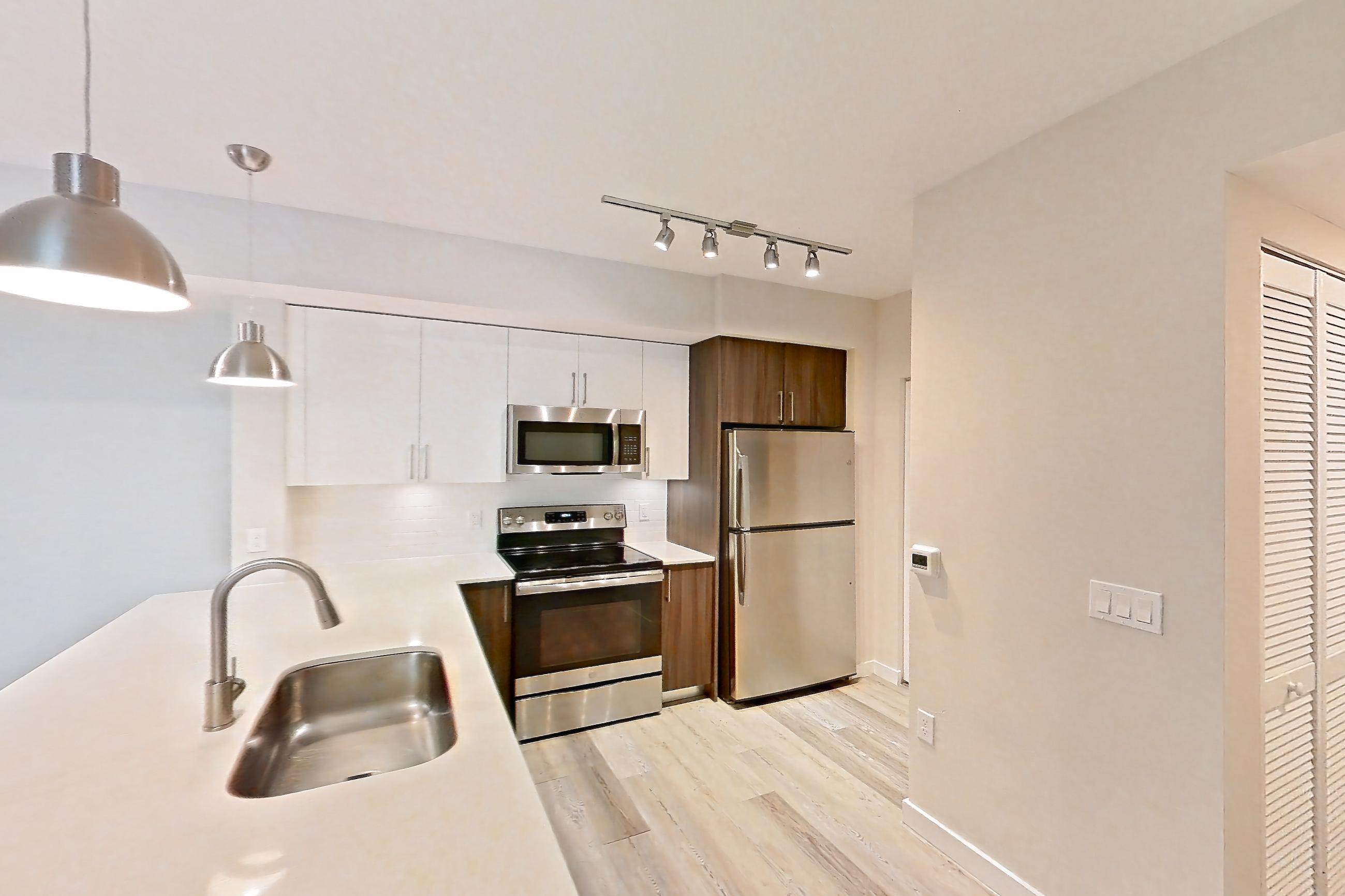 KITCHEN ENTRYWAY