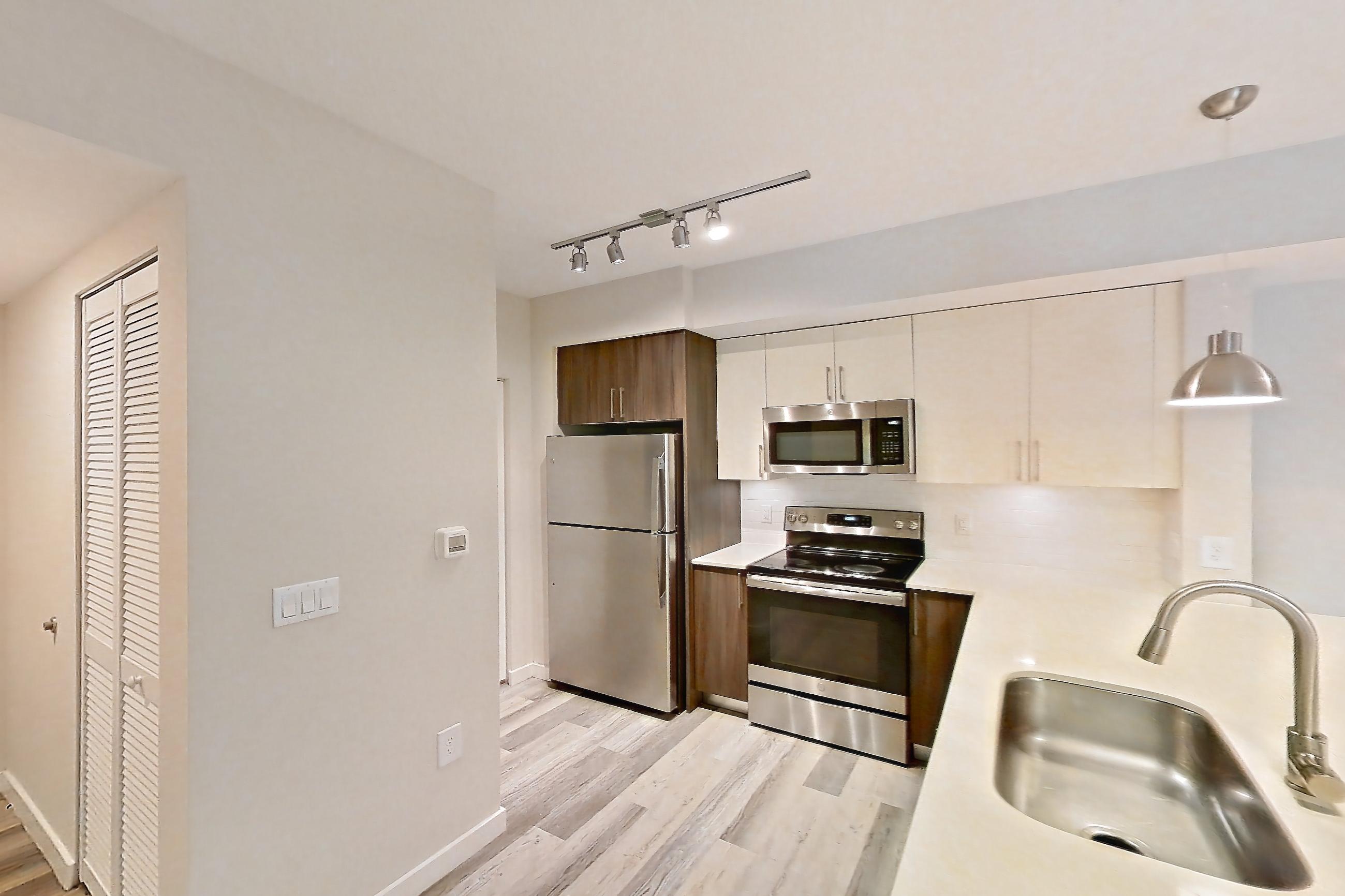 KITCHEN ENTRYWAY