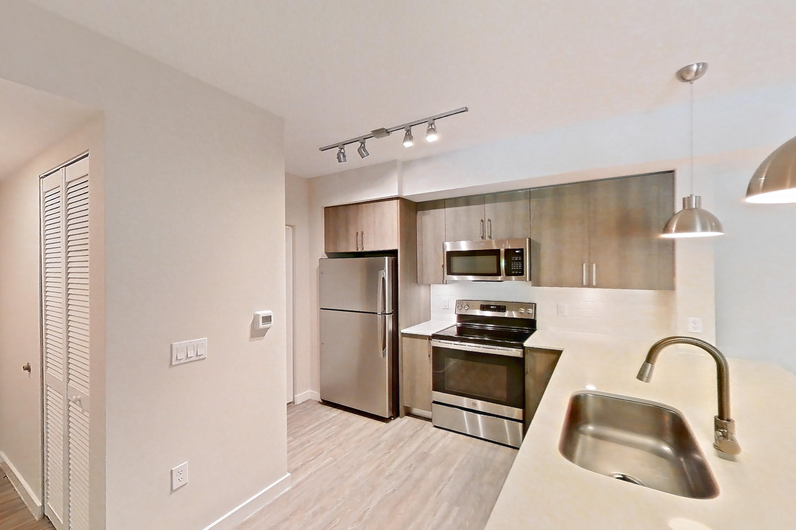 KITCHEN ENTRYWAY