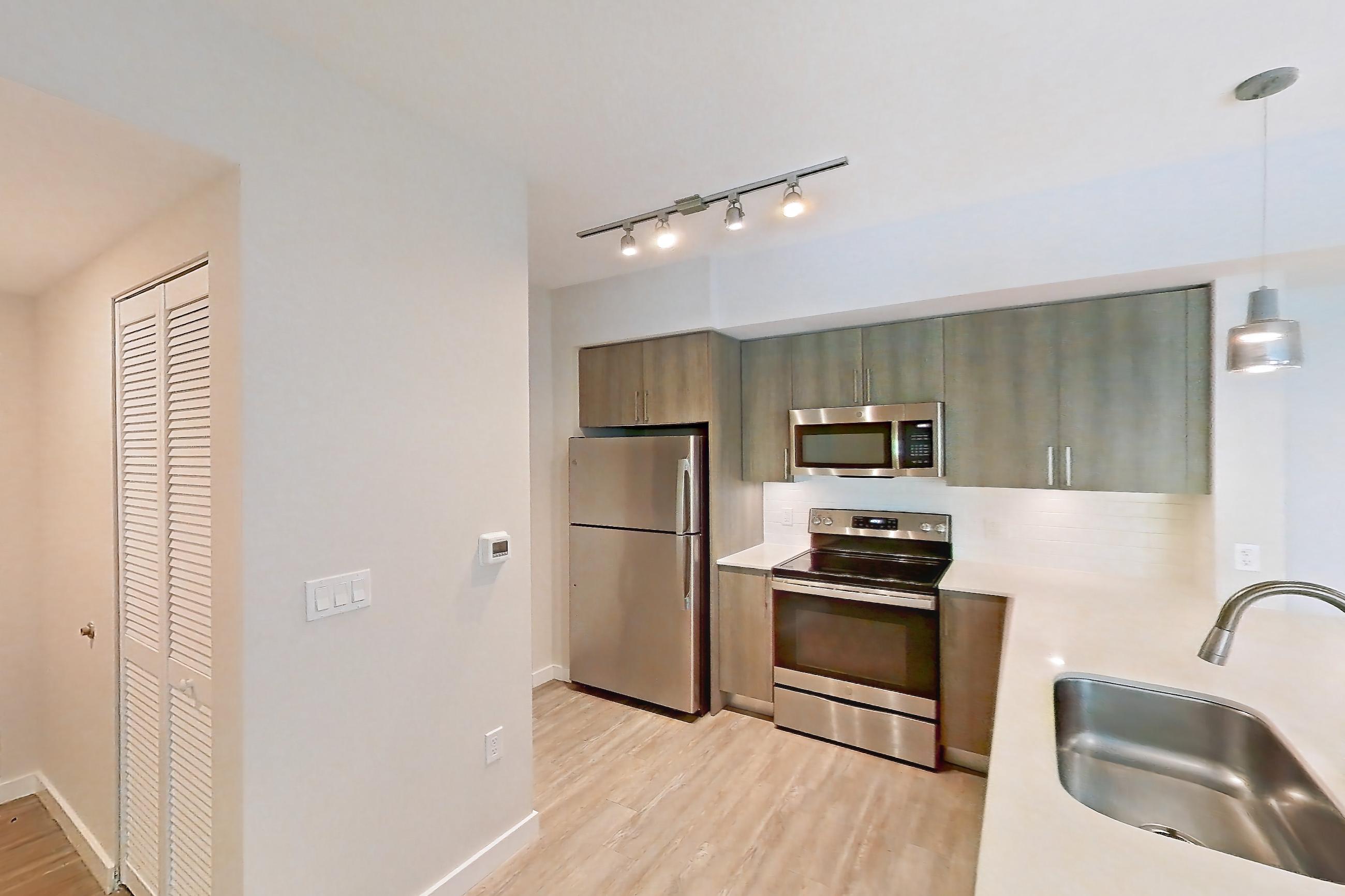 KITCHEN ENTRYWAY