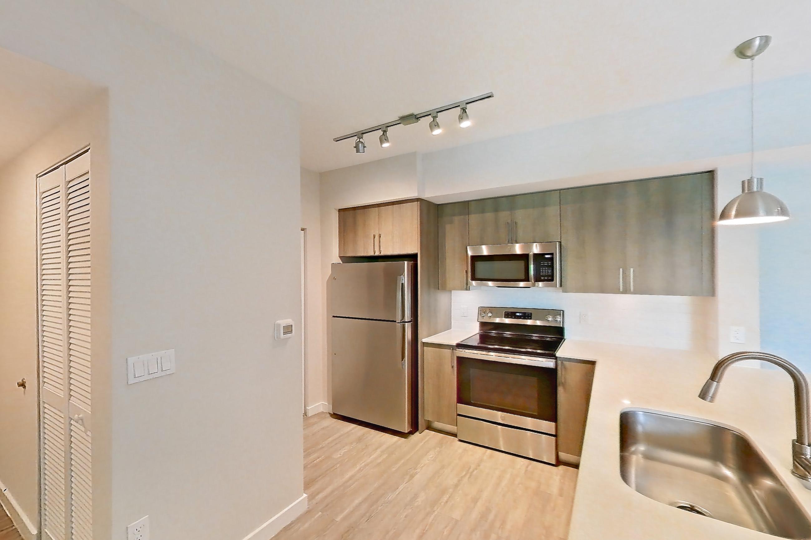 KITCHEN ENTRYWAY