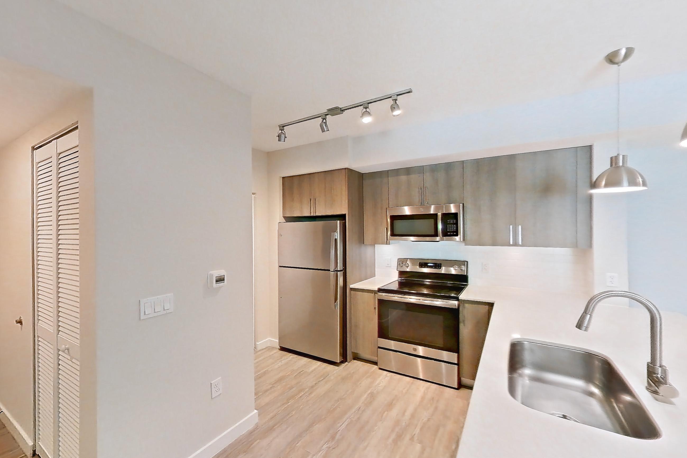 KITCHEN ENTRYWAY