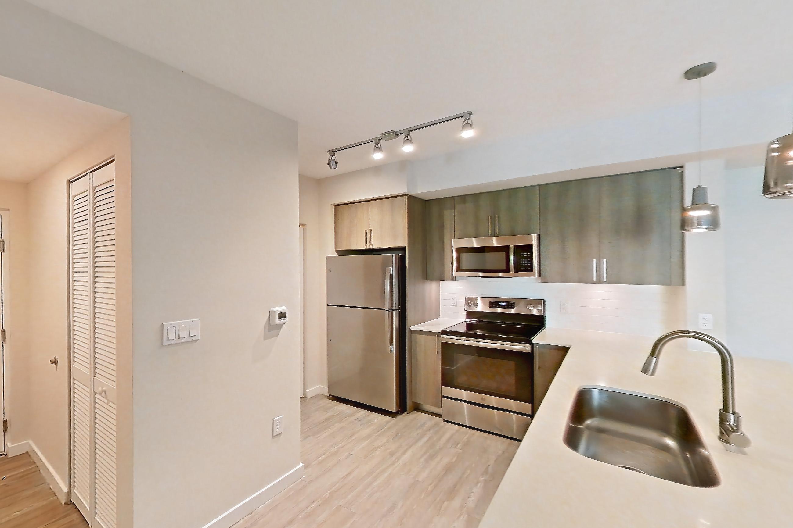 KITCHEN ENTRYWAY