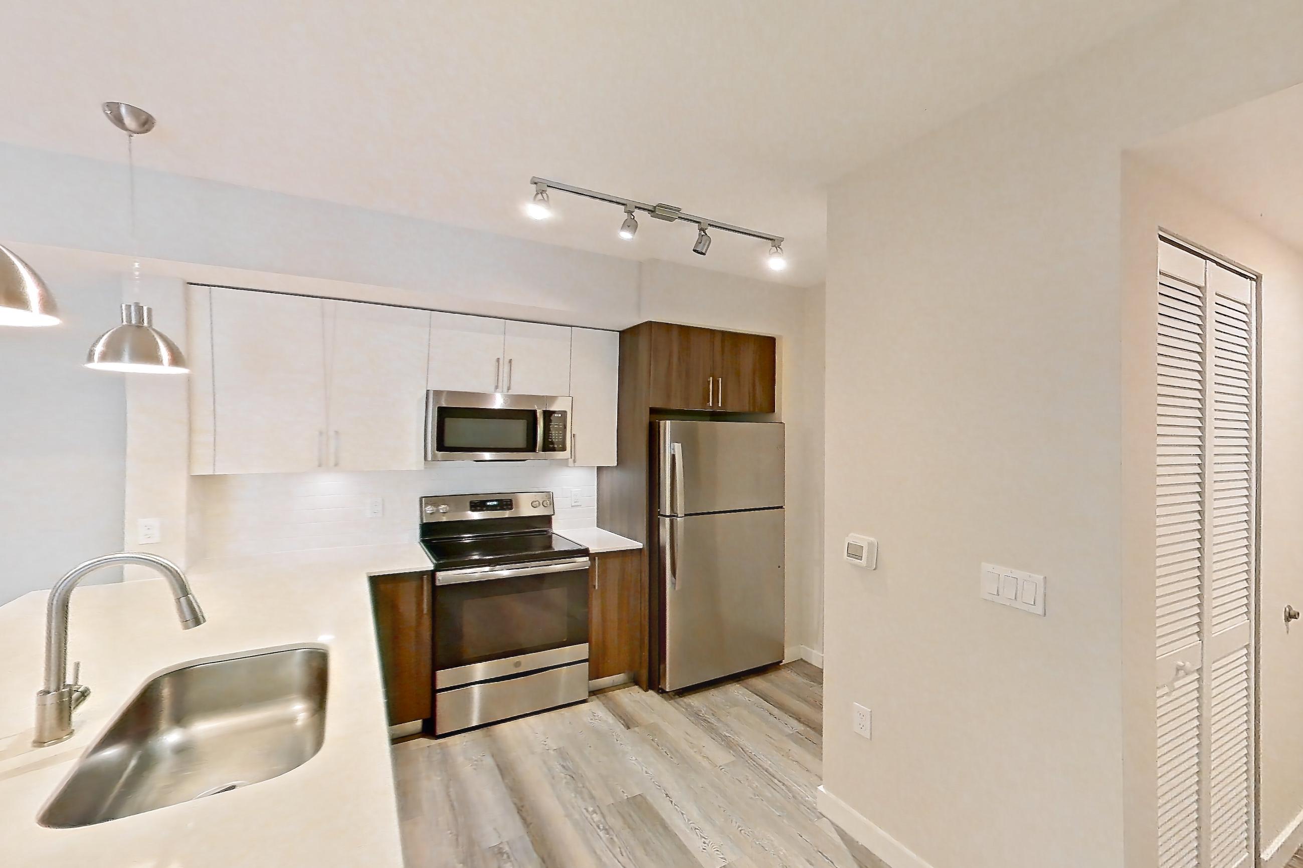 KITCHEN ENTRYWAY