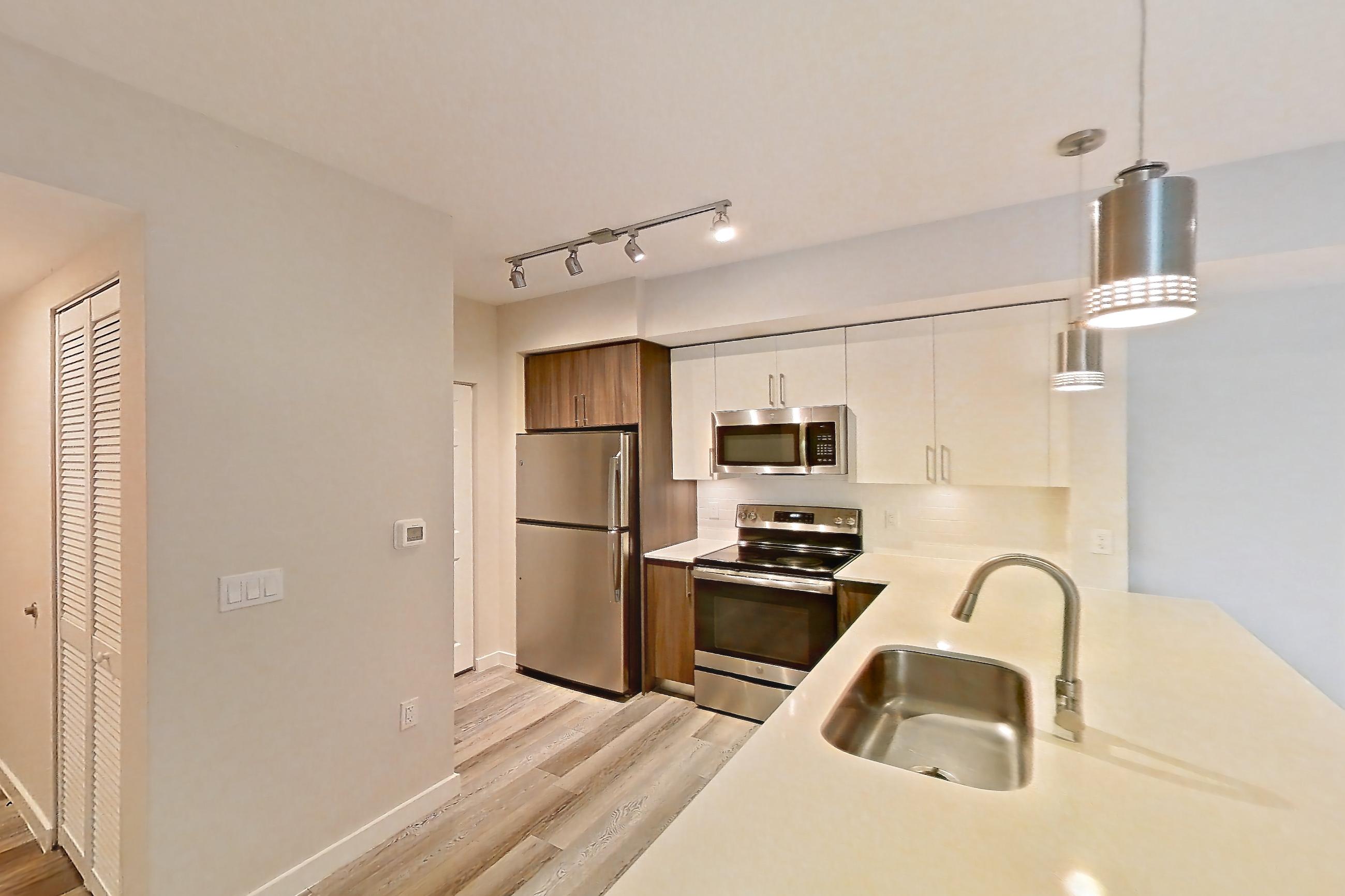 KITCHEN ENTRYWAY