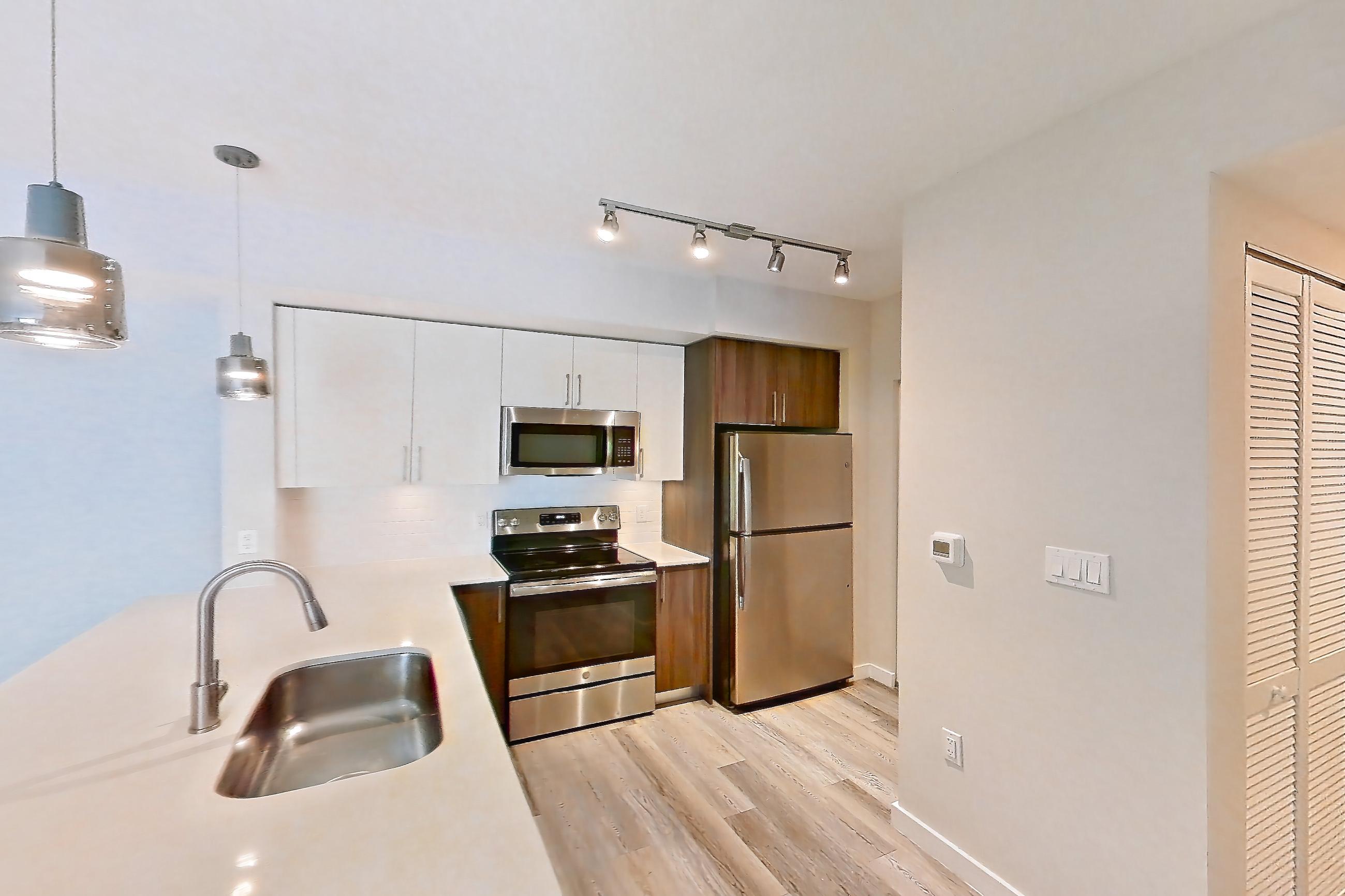 KITCHEN ENTRYWAY
