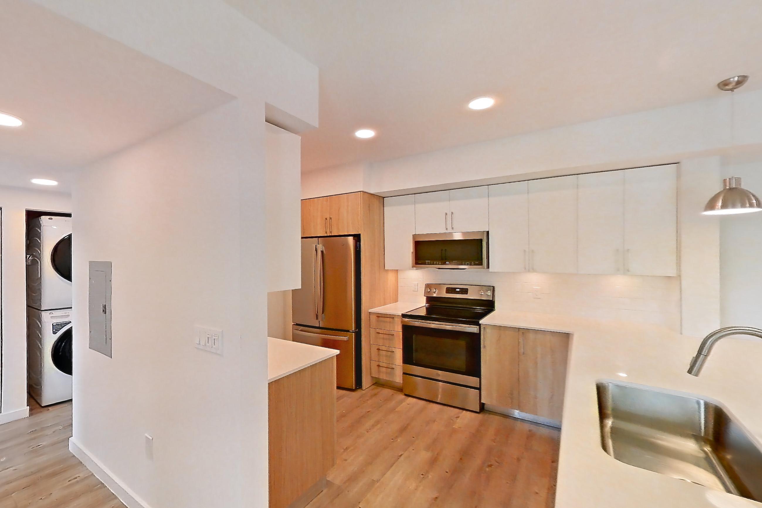 KITCHEN ENTRYWAY