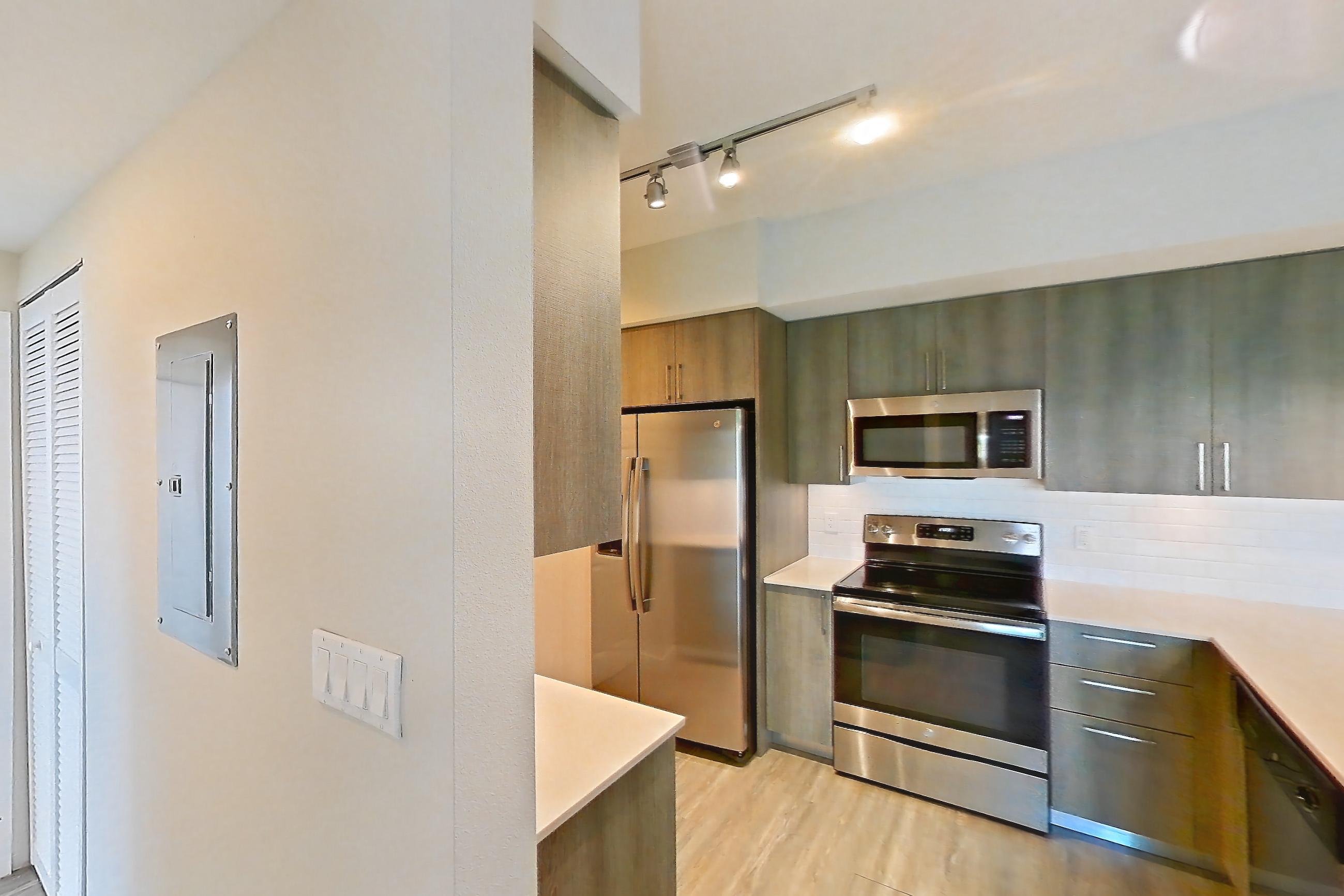 KITCHEN ENTRYWAY