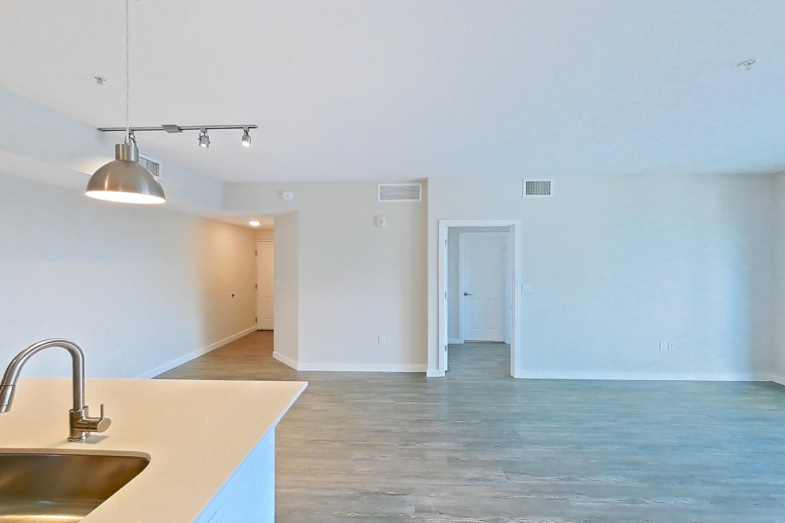 KITCHEN ENTRYWAY