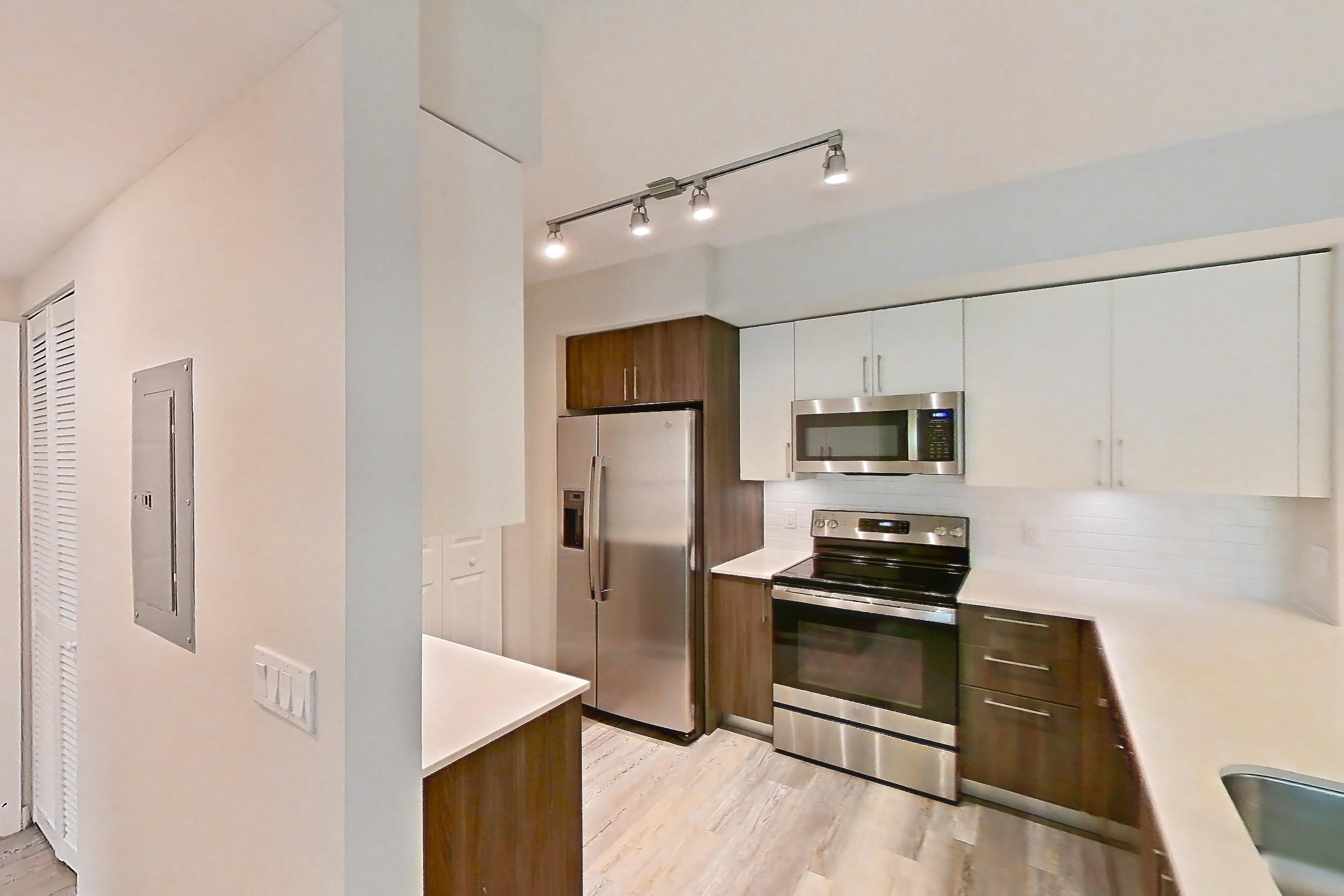 KITCHEN ENTRYWAY