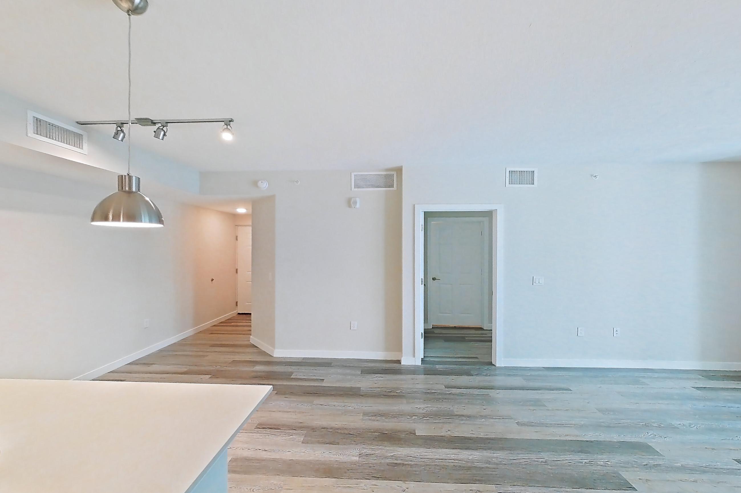 KITCHEN ENTRYWAY