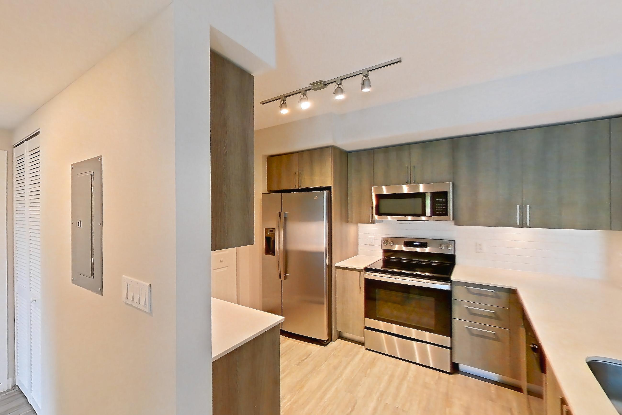 KITCHEN ENTRYWAY