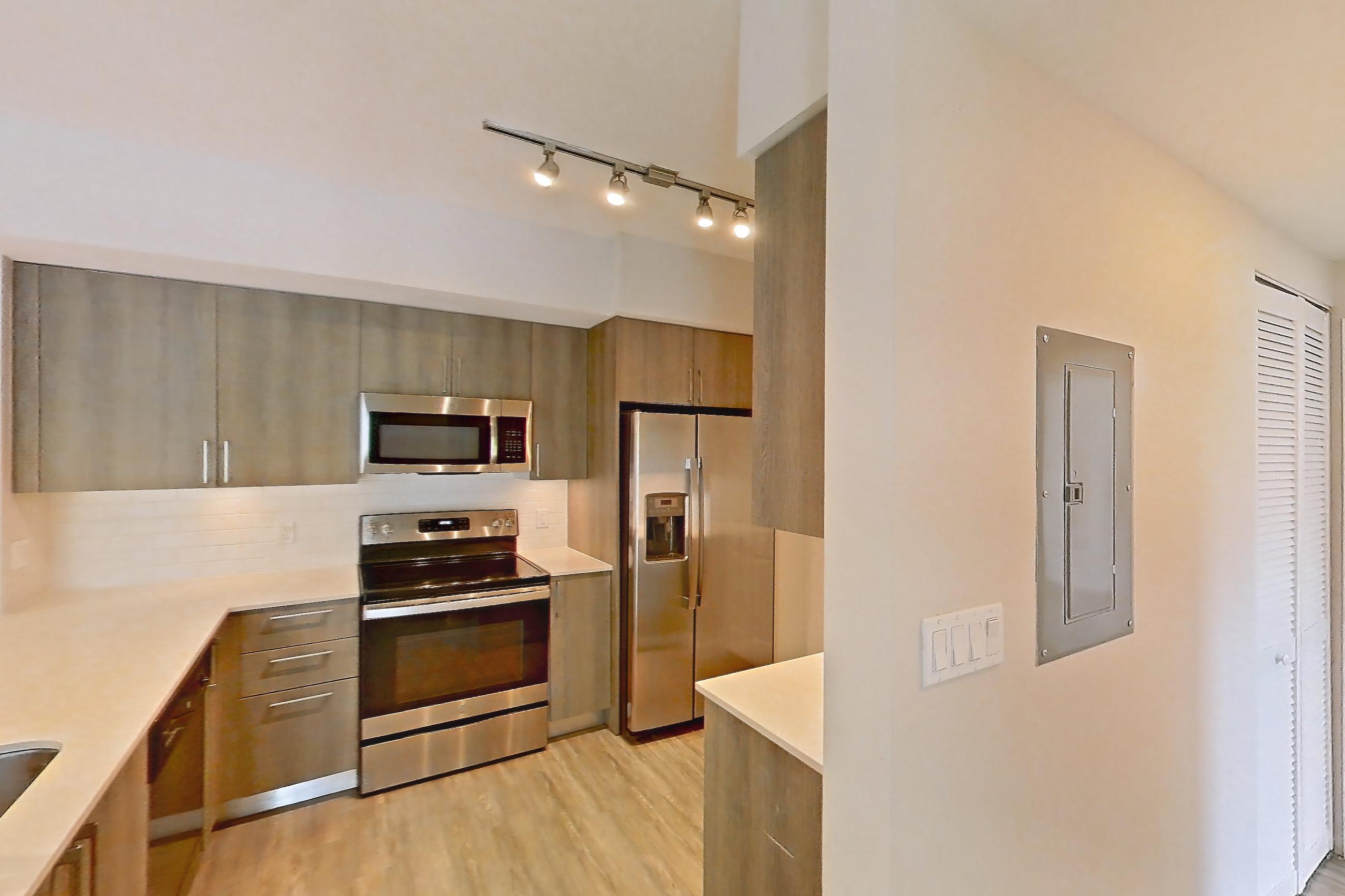 KITCHEN ENTRYWAY