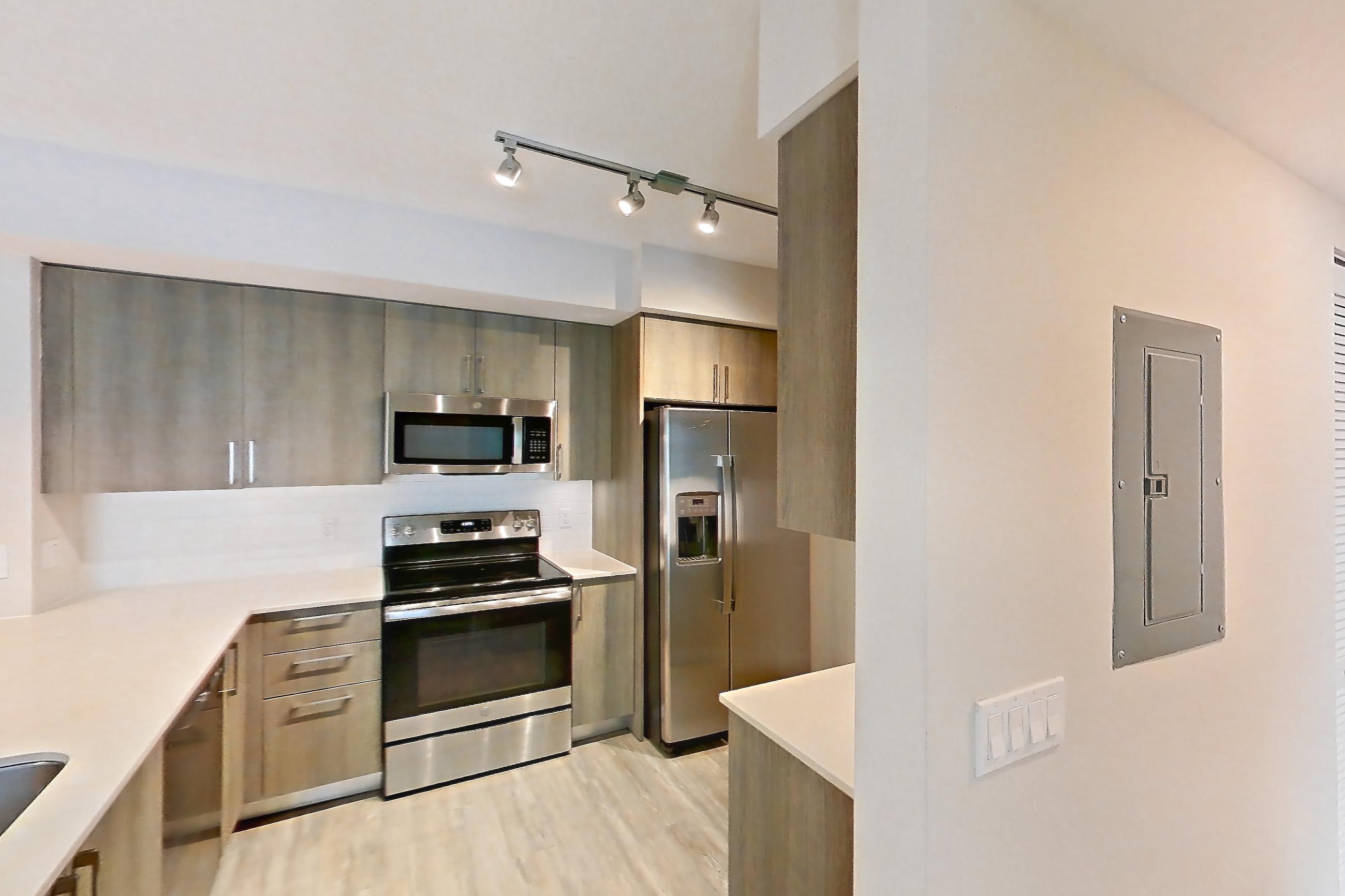 KITCHEN ENTRYWAY