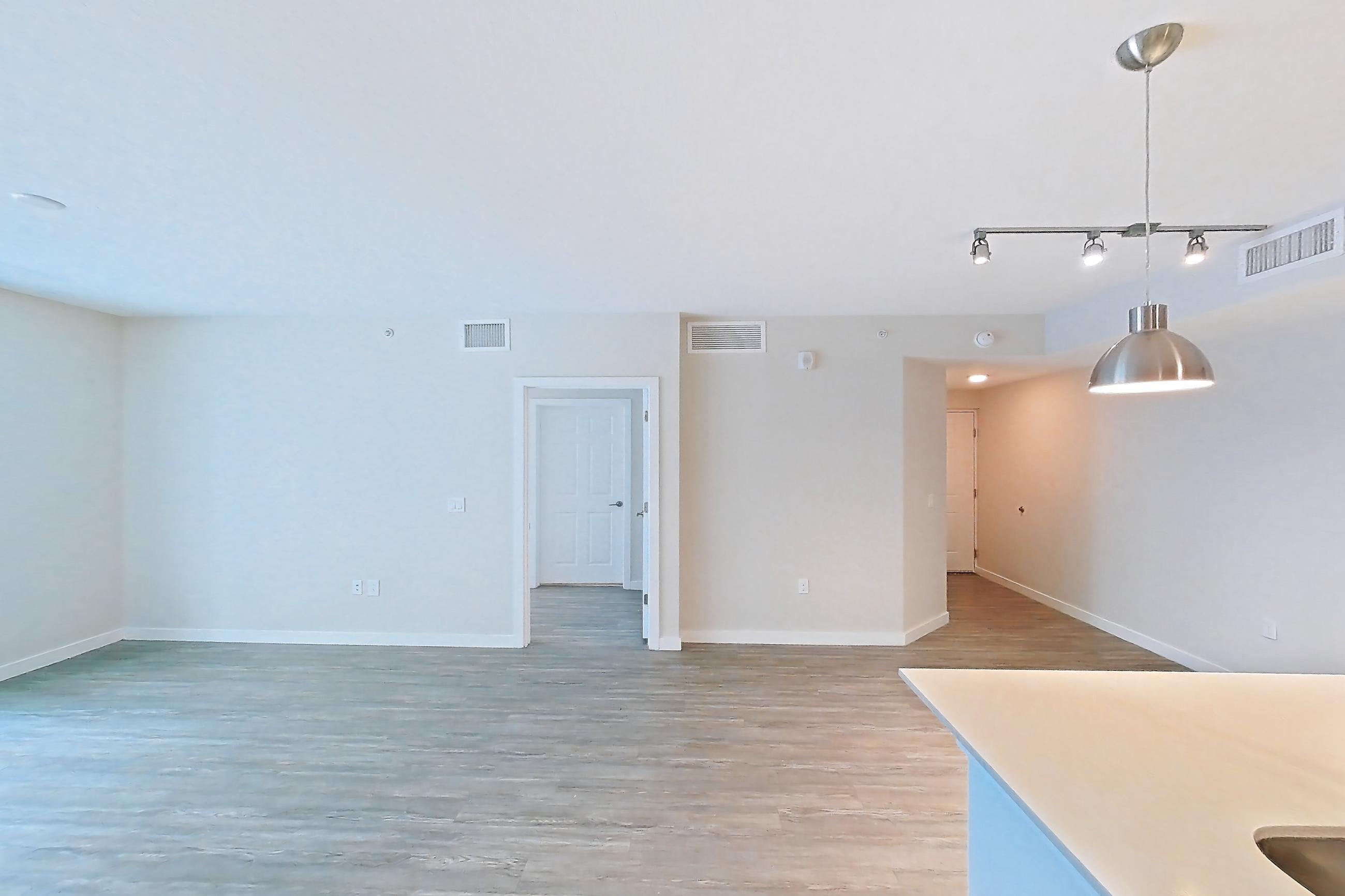 KITCHEN ENTRYWAY