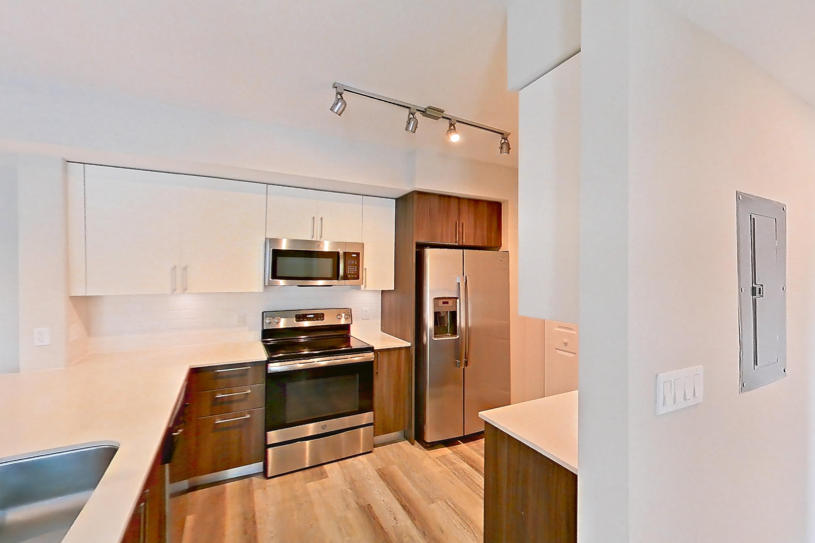KITCHEN ENTRYWAY