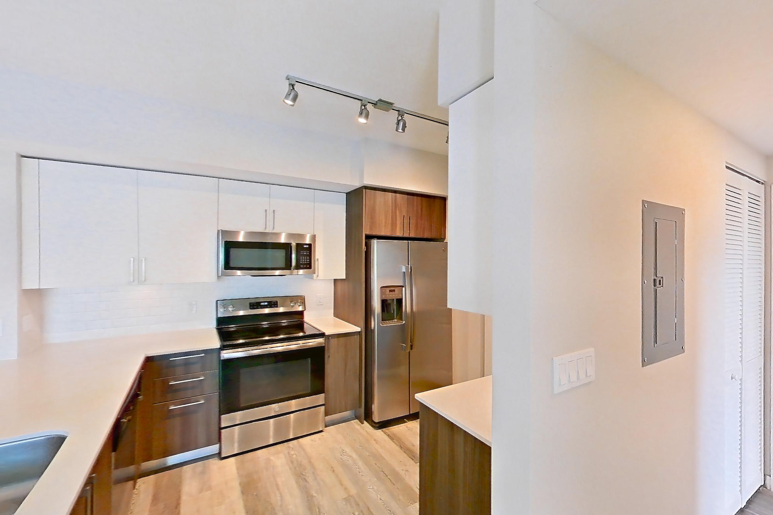 KITCHEN ENTRYWAY