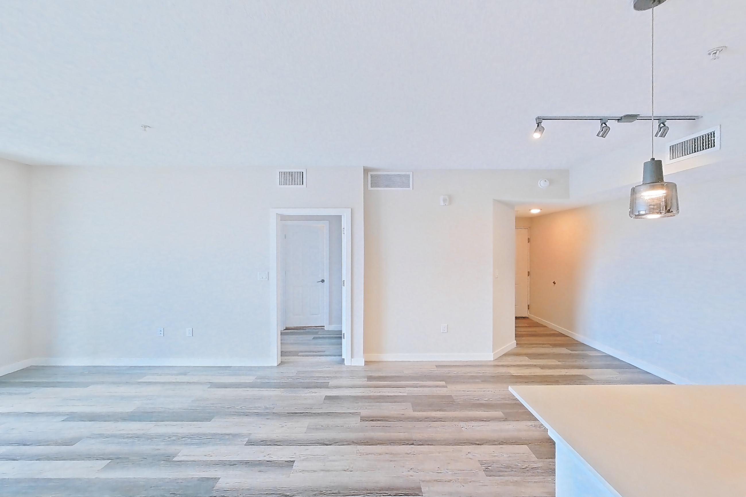 KITCHEN ENTRYWAY