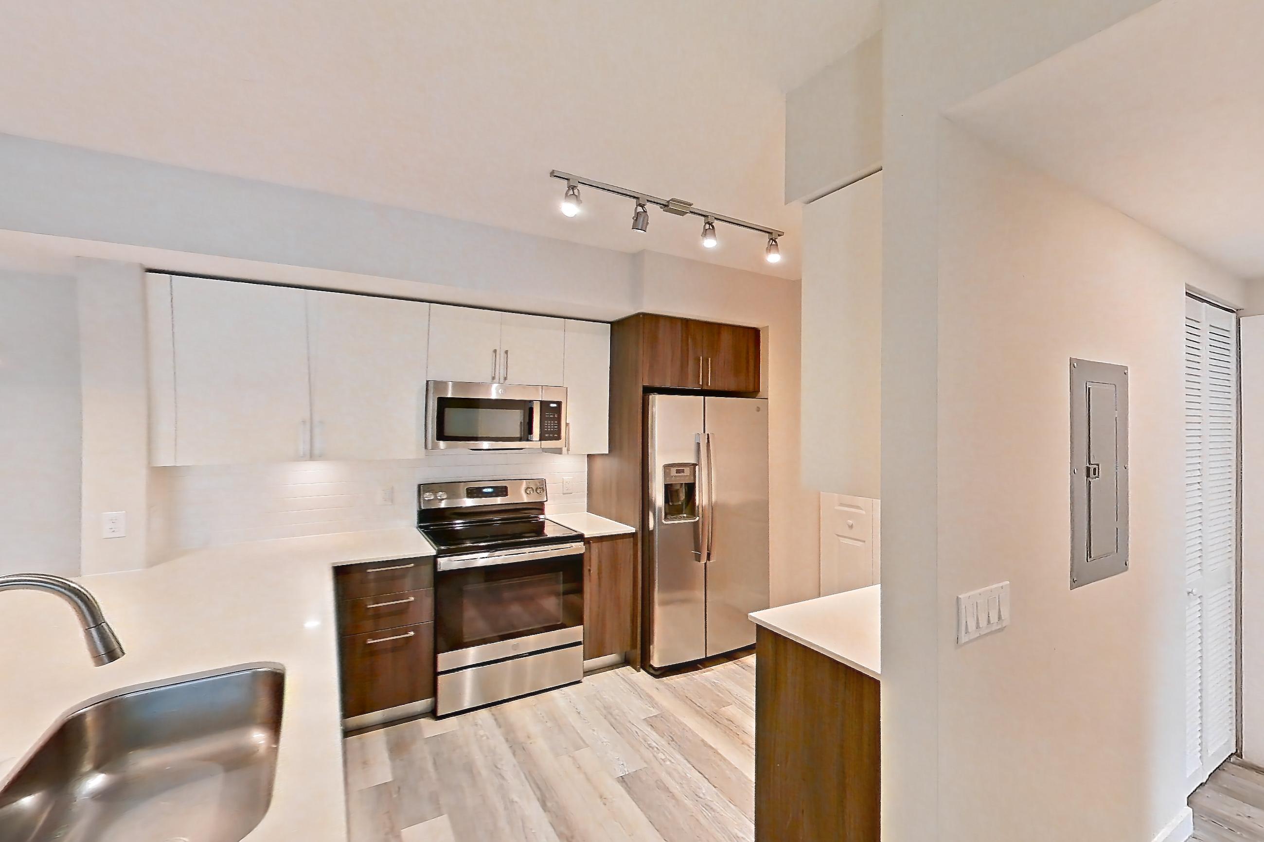 KITCHEN ENTRYWAY