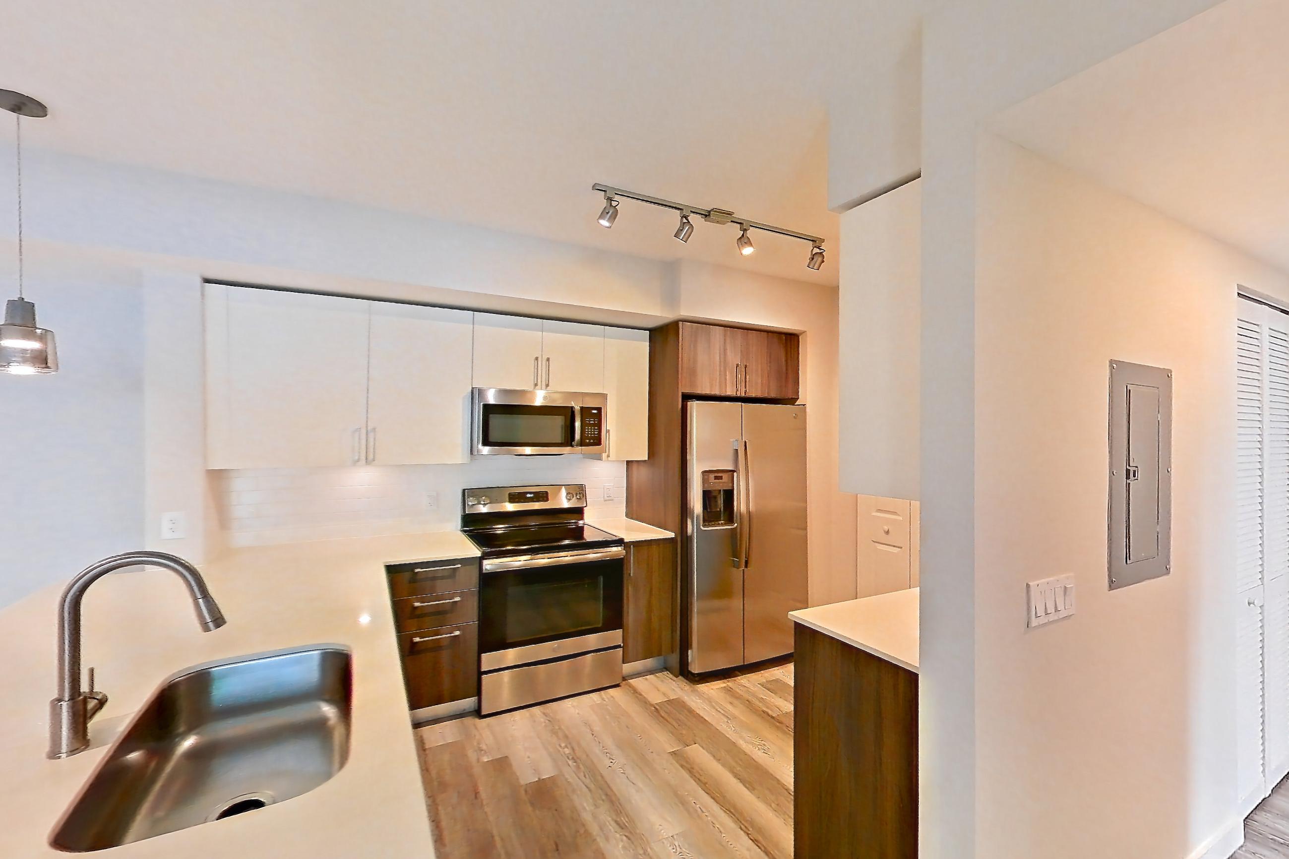 KITCHEN ENTRYWAY