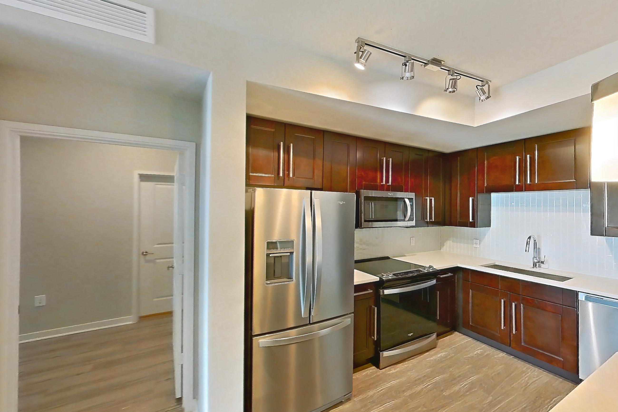KITCHEN ISLAND CORNER