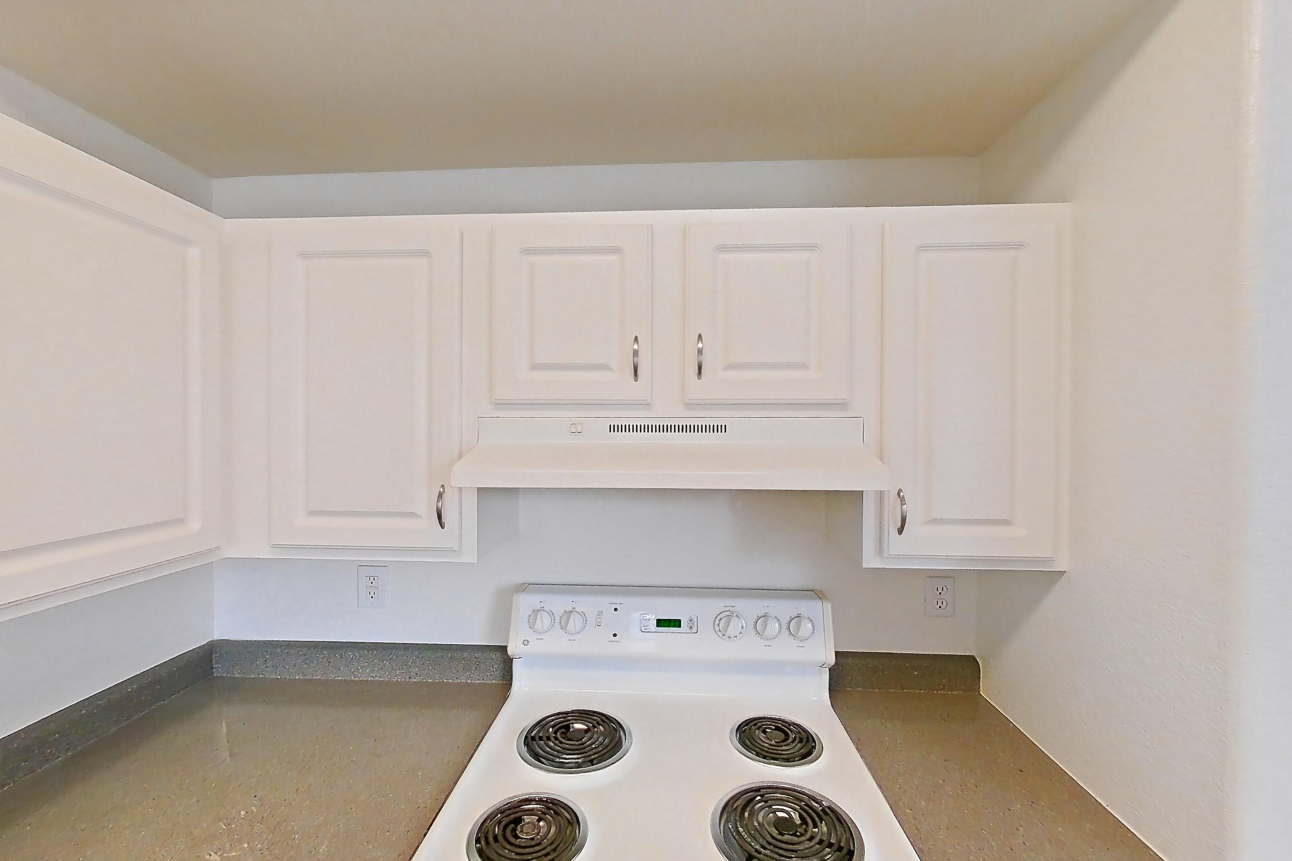 Kitchen, Apartment 08-105 at Eagle Ridge