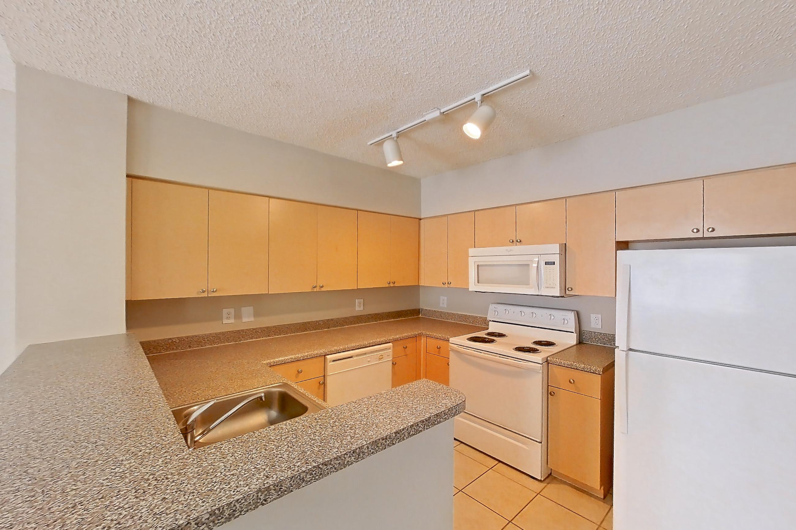 KITCHEN ENTRYWAY