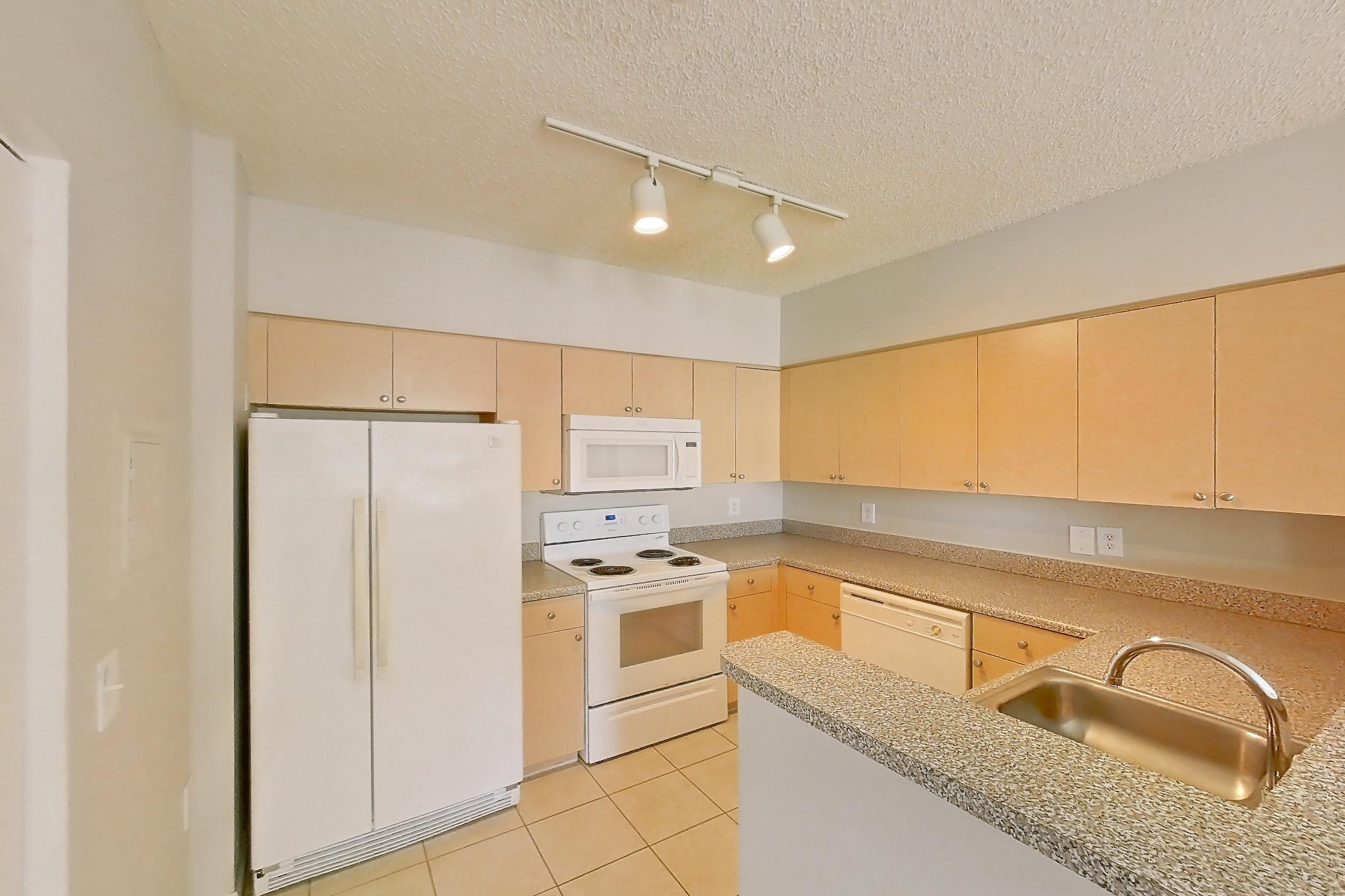 KITCHEN ENTRYWAY