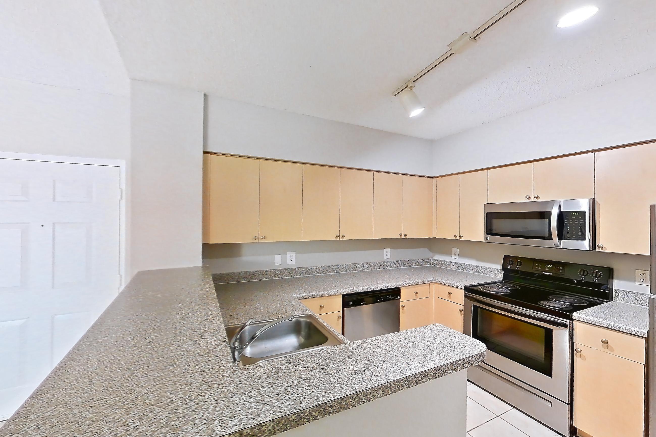 KITCHEN ENTRYWAY