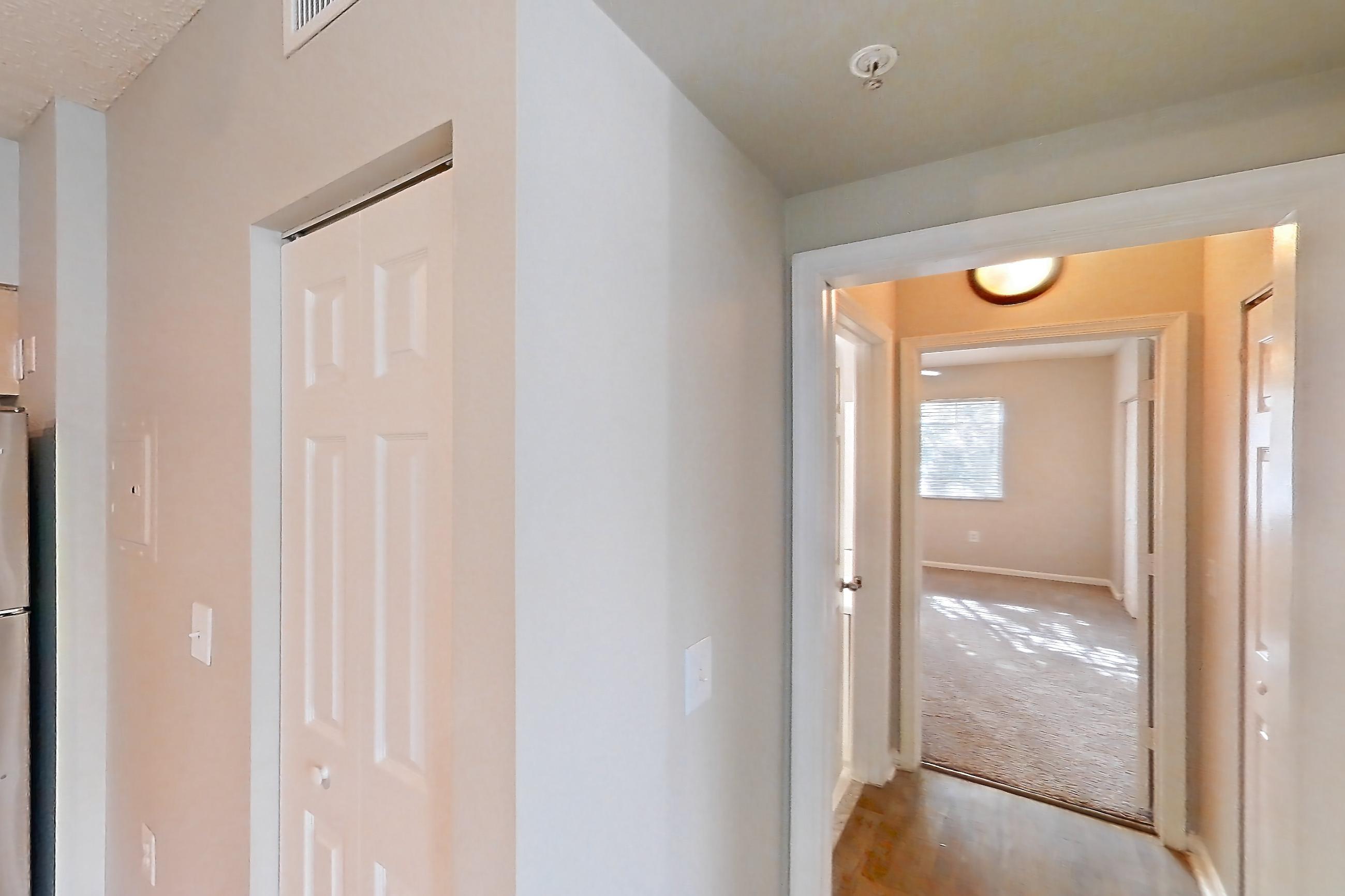 KITCHEN ENTRYWAY