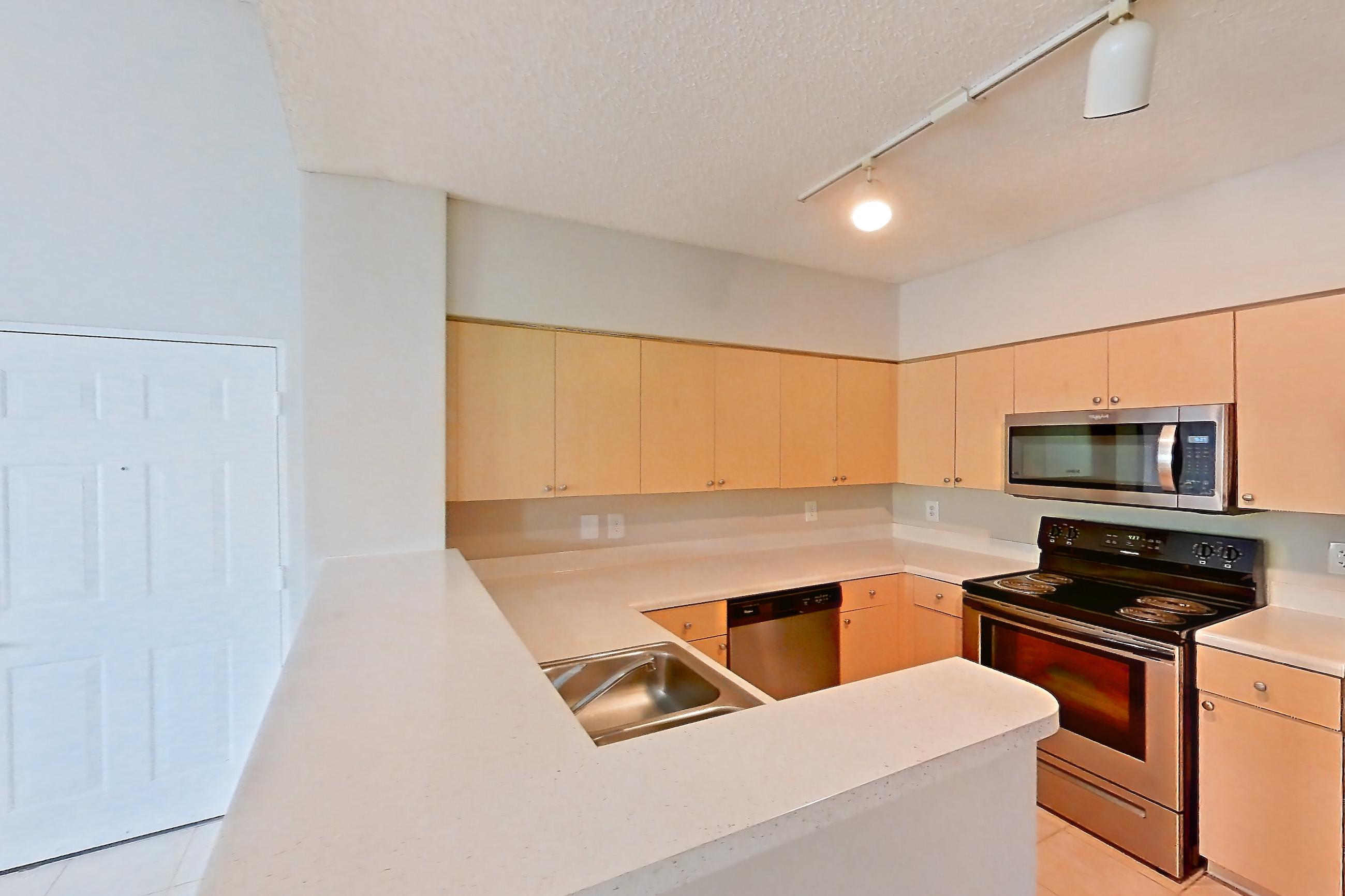 KITCHEN ENTRYWAY