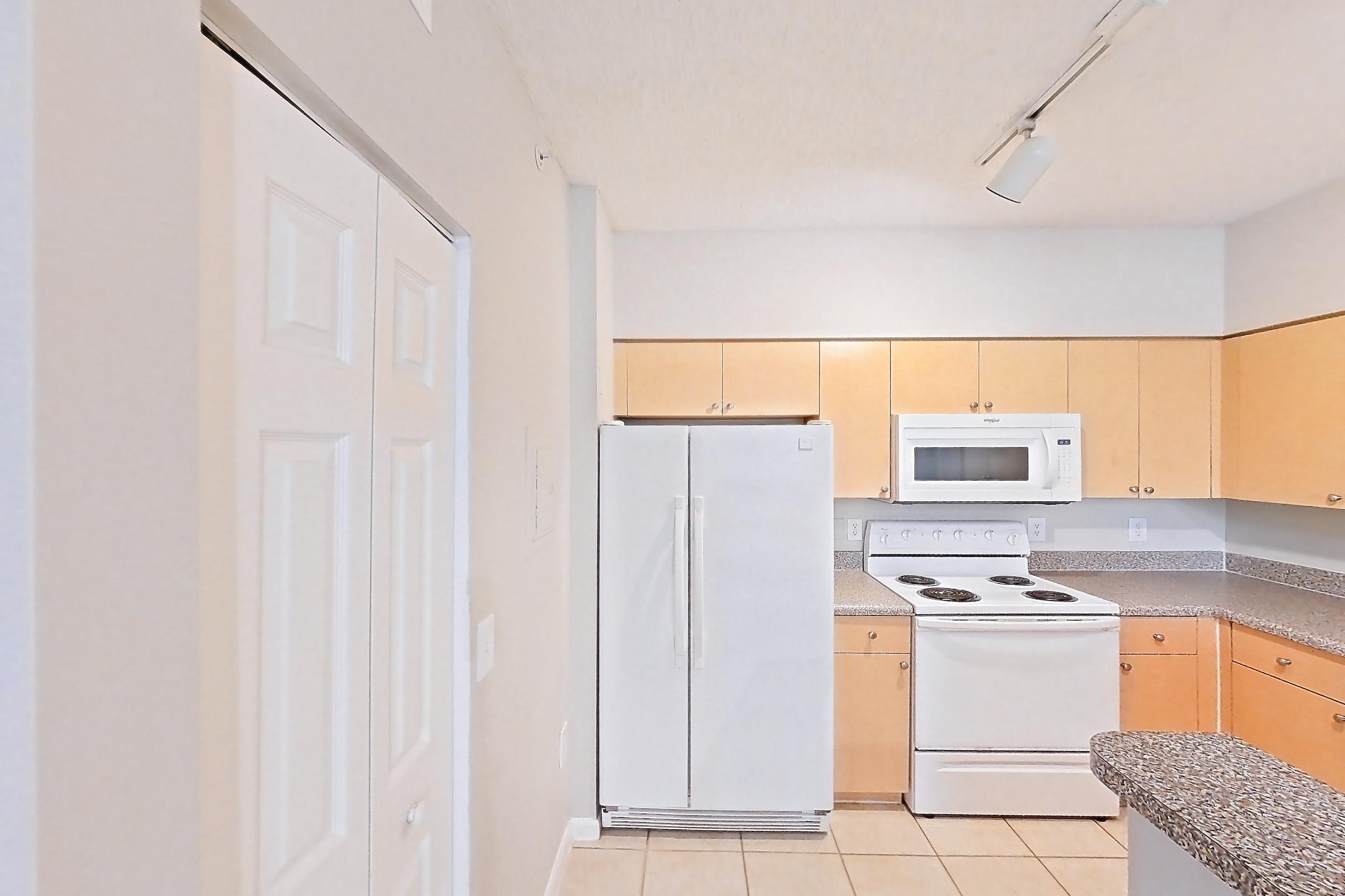 KITCHEN ENTRYWAY