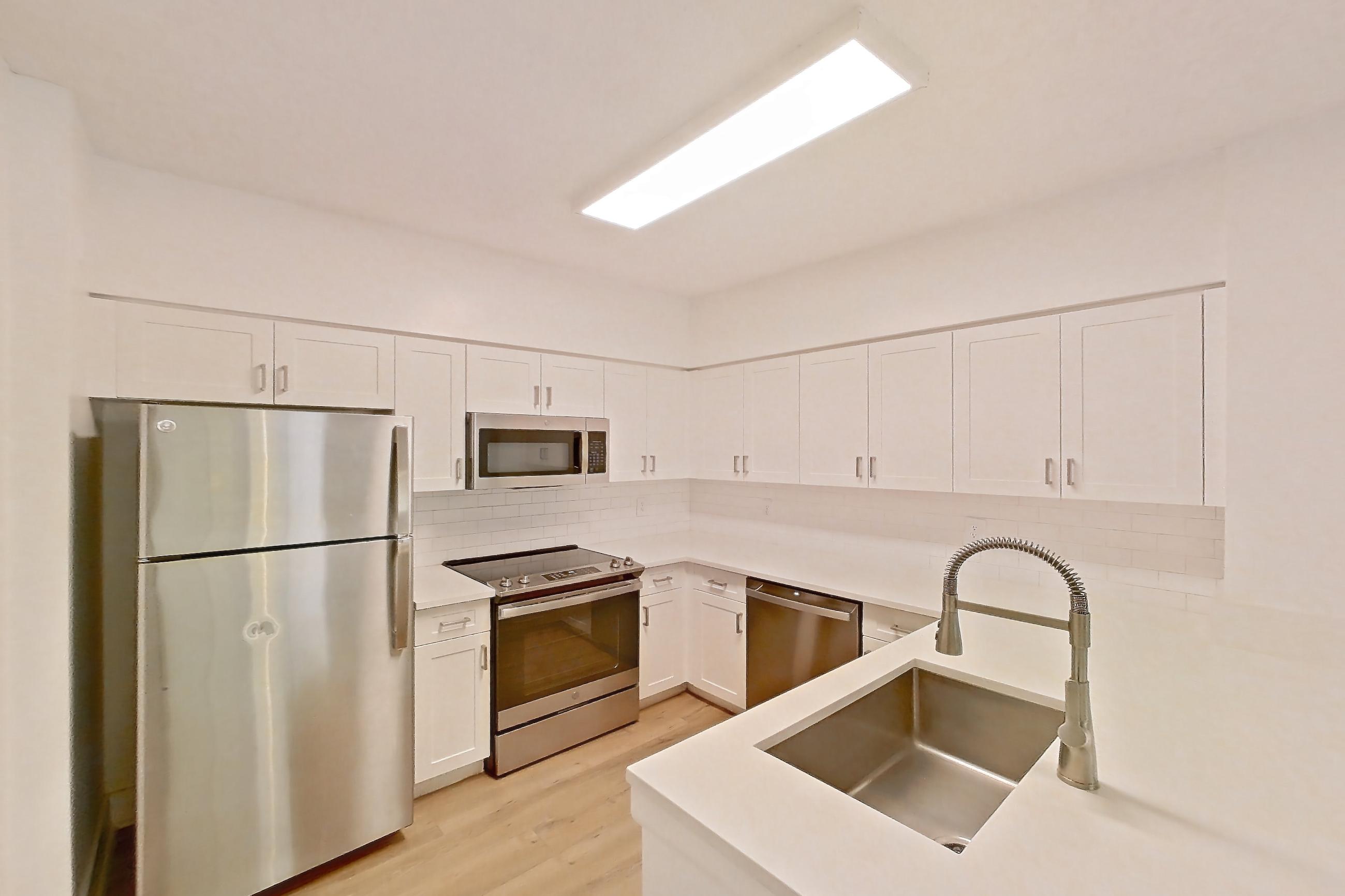 KITCHEN ENTRYWAY