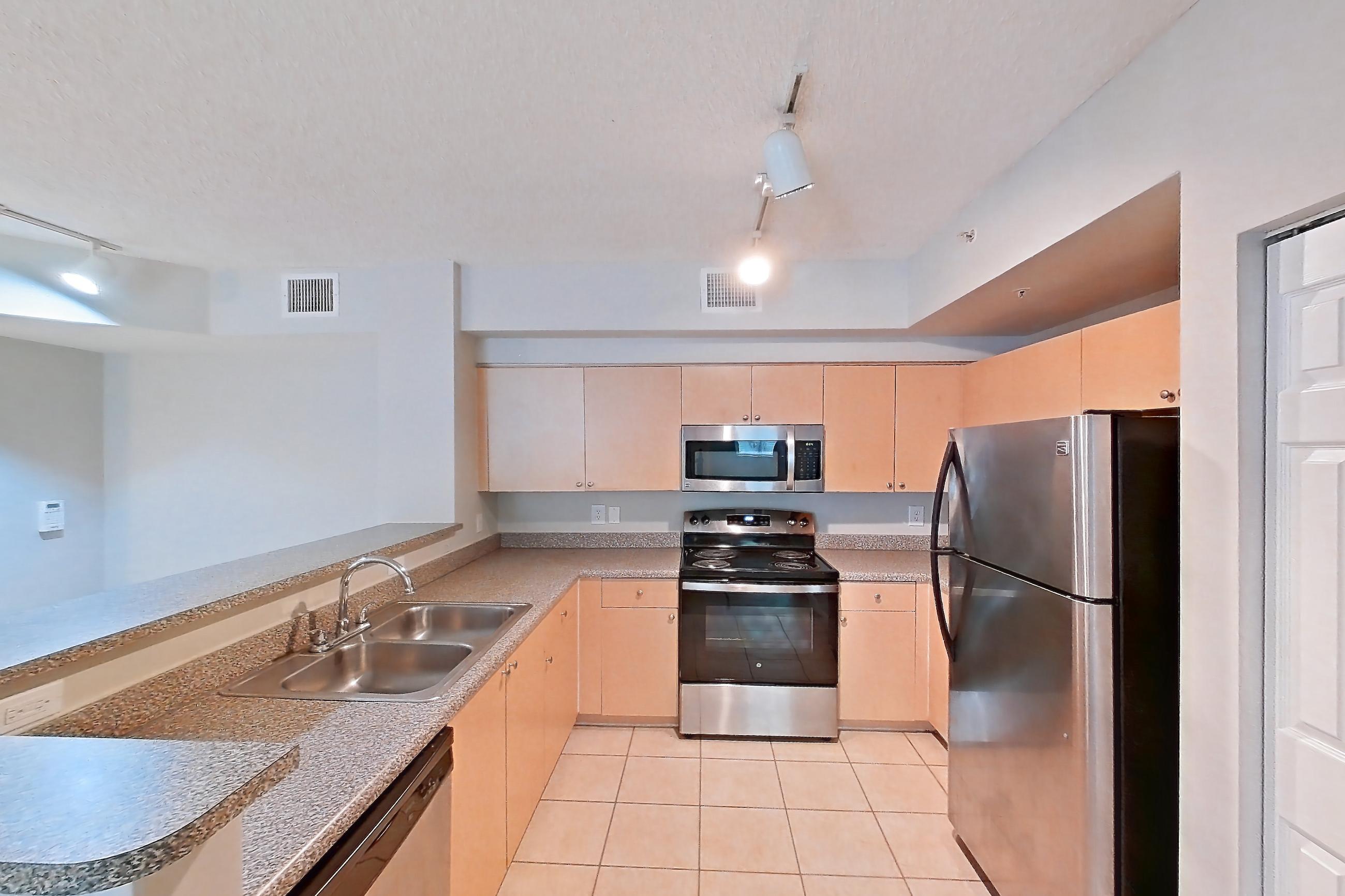 KITCHEN ENTRYWAY