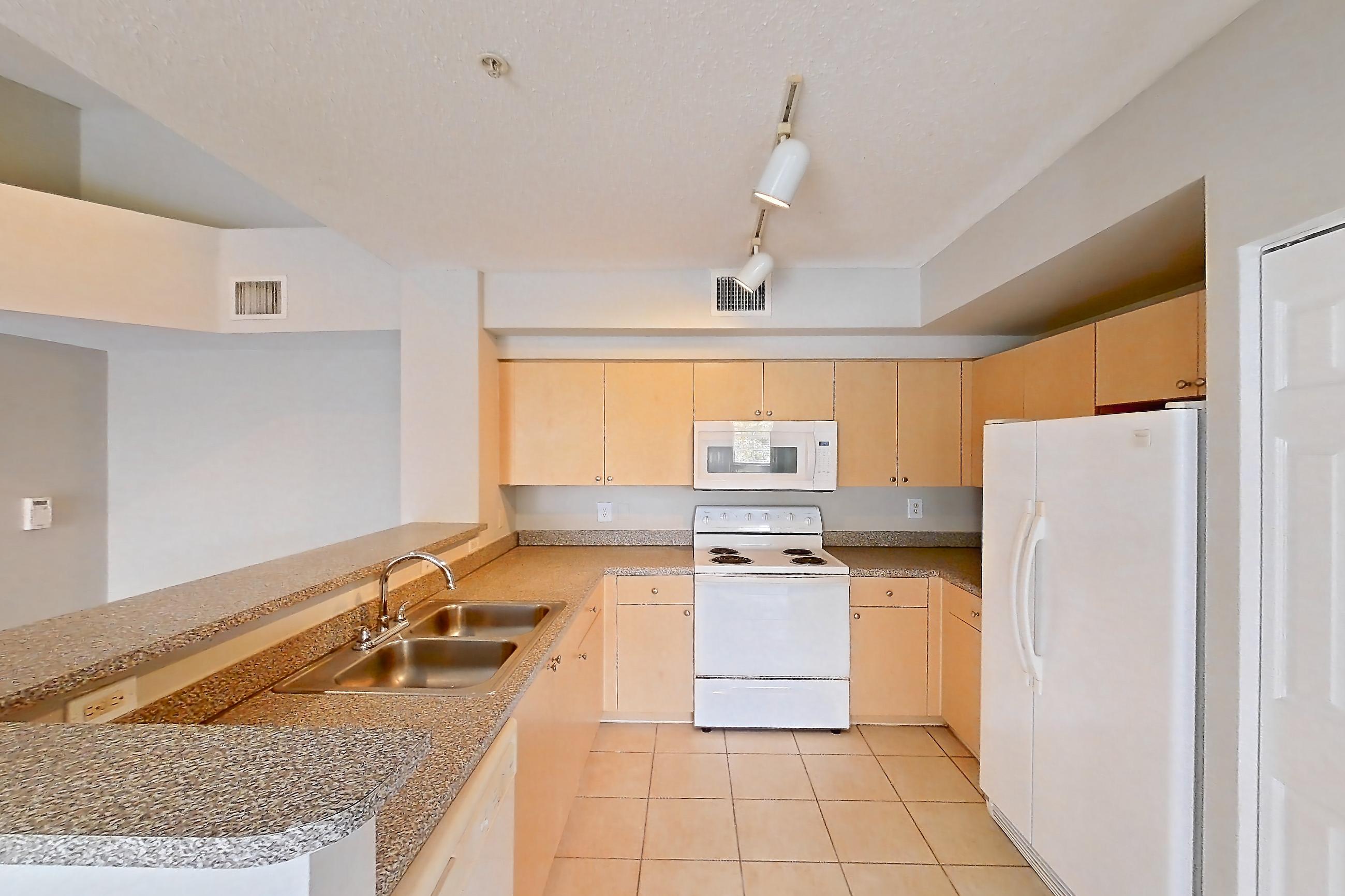 KITCHEN ENTRYWAY